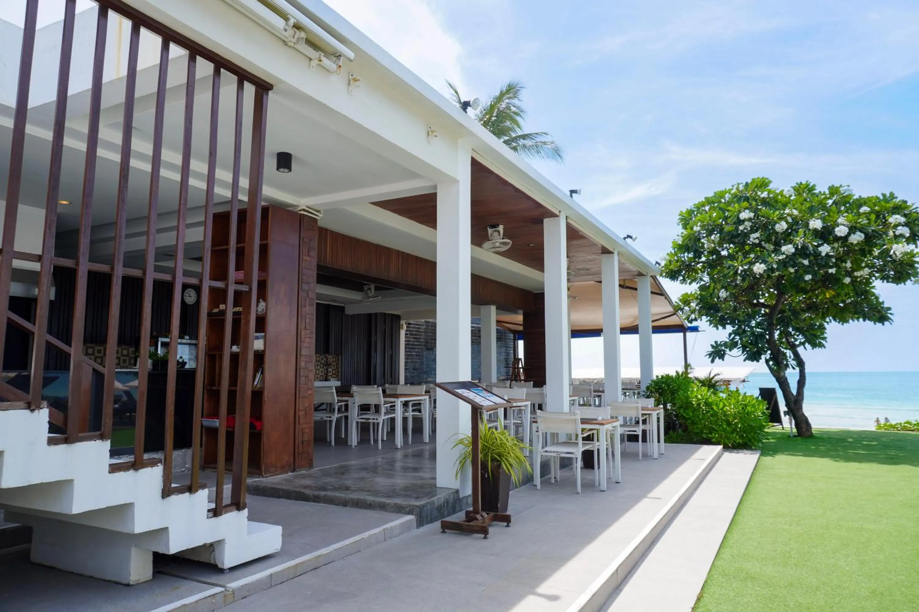 Restaurant/places to eat in KC Beach Club & Pool Villas