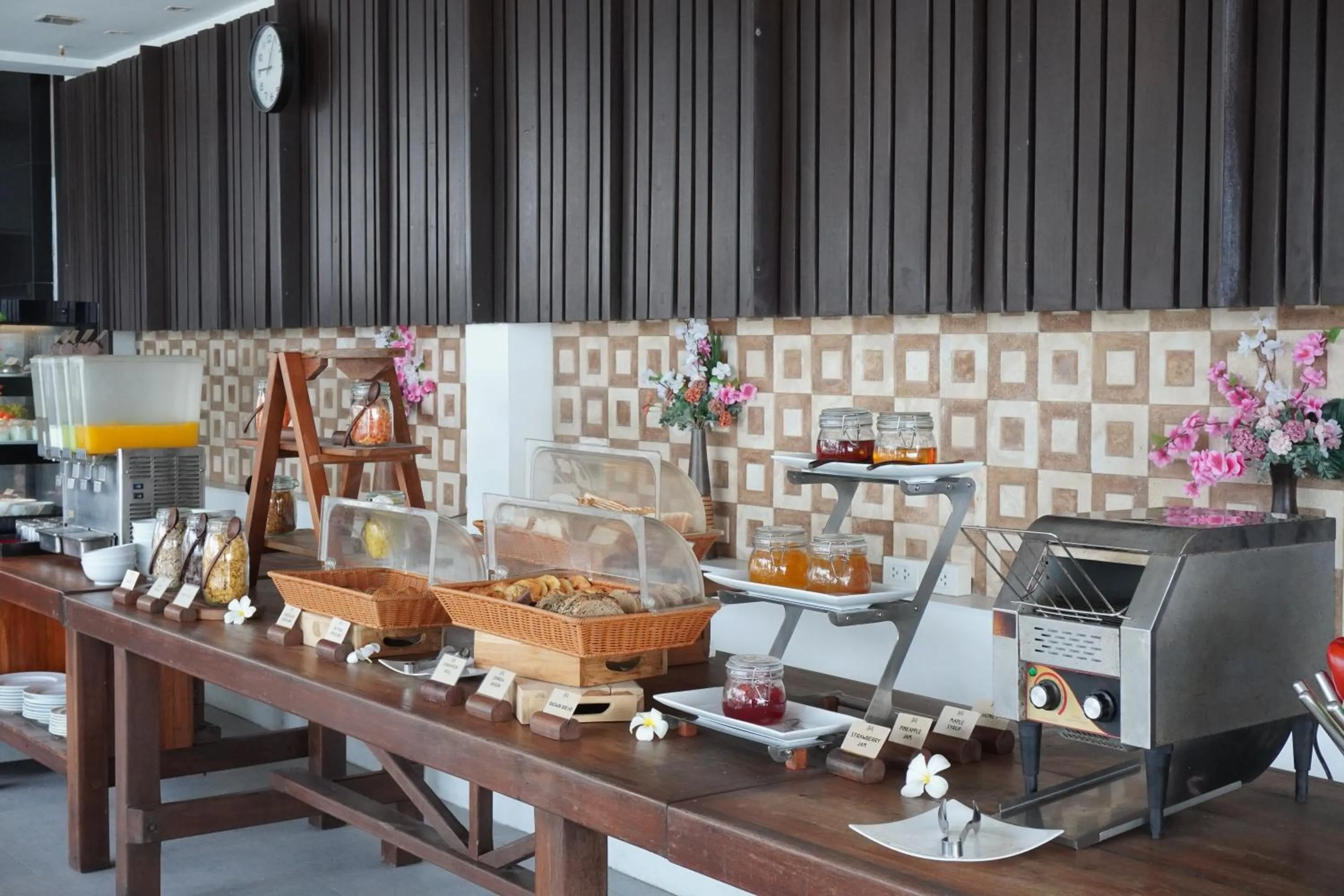 Restaurant/places to eat in KC Beach Club & Pool Villas