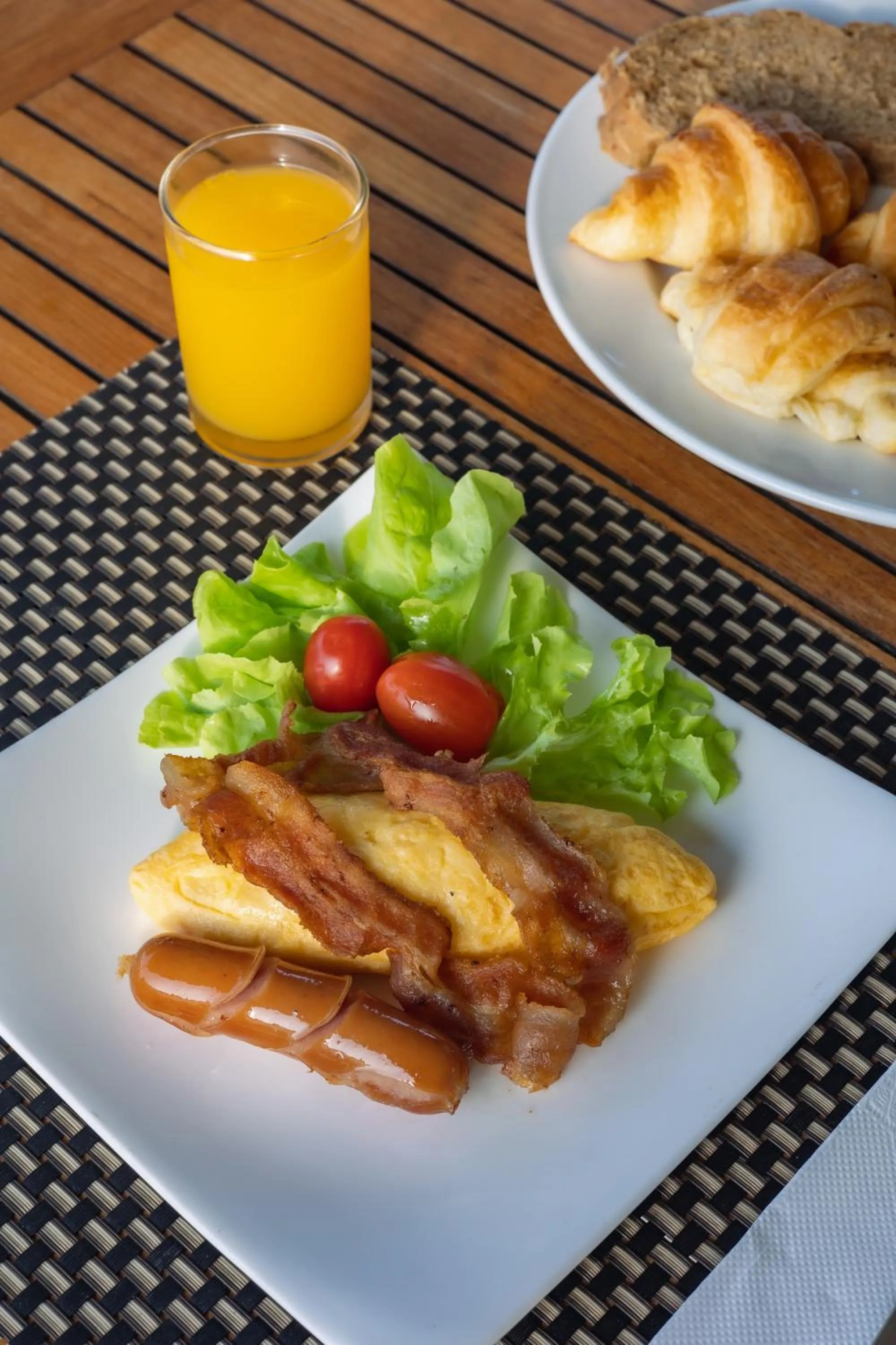 Food and drinks in KC Beach Club & Pool Villas