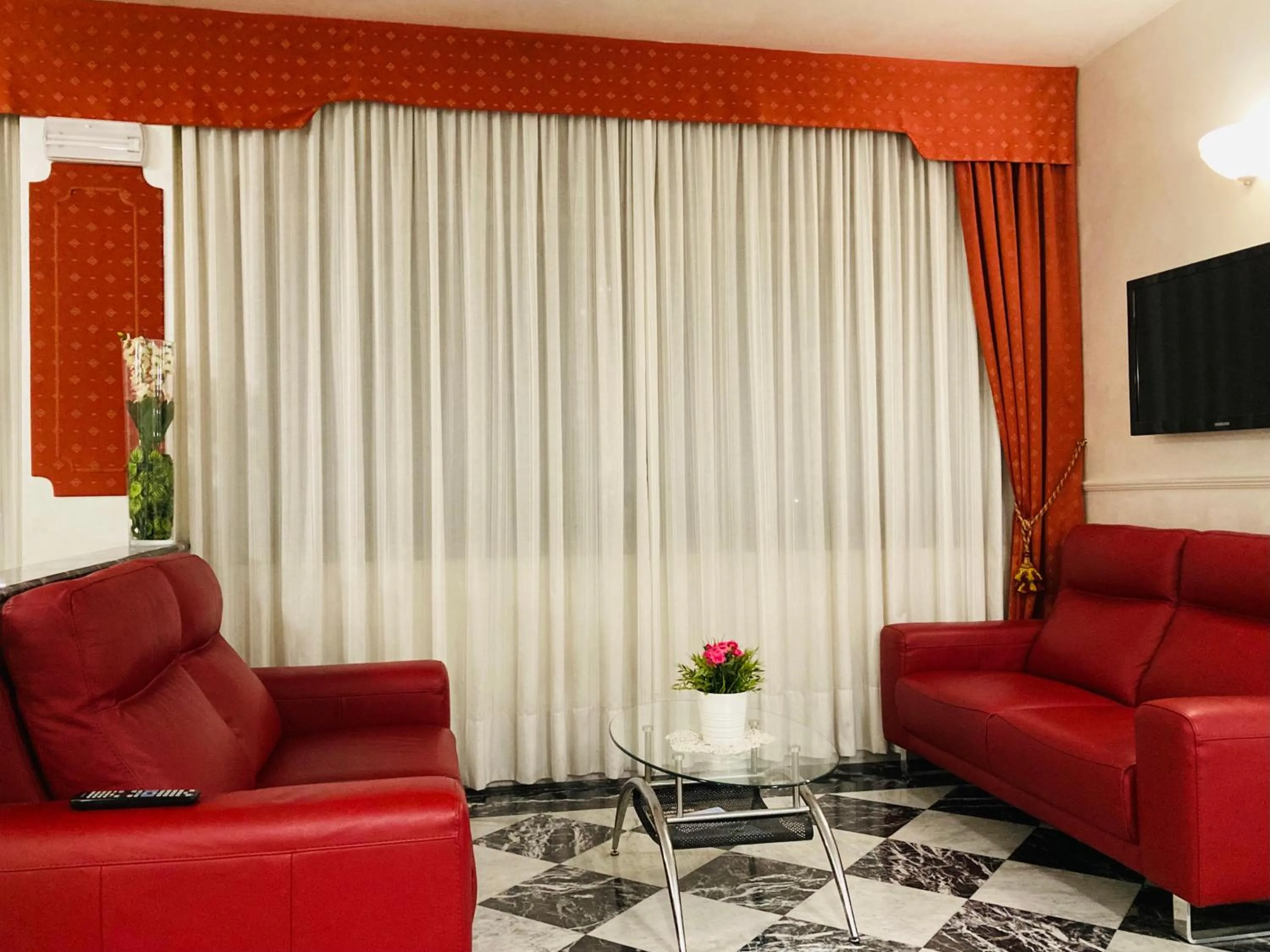 Communal lounge/ TV room in Hotel Master