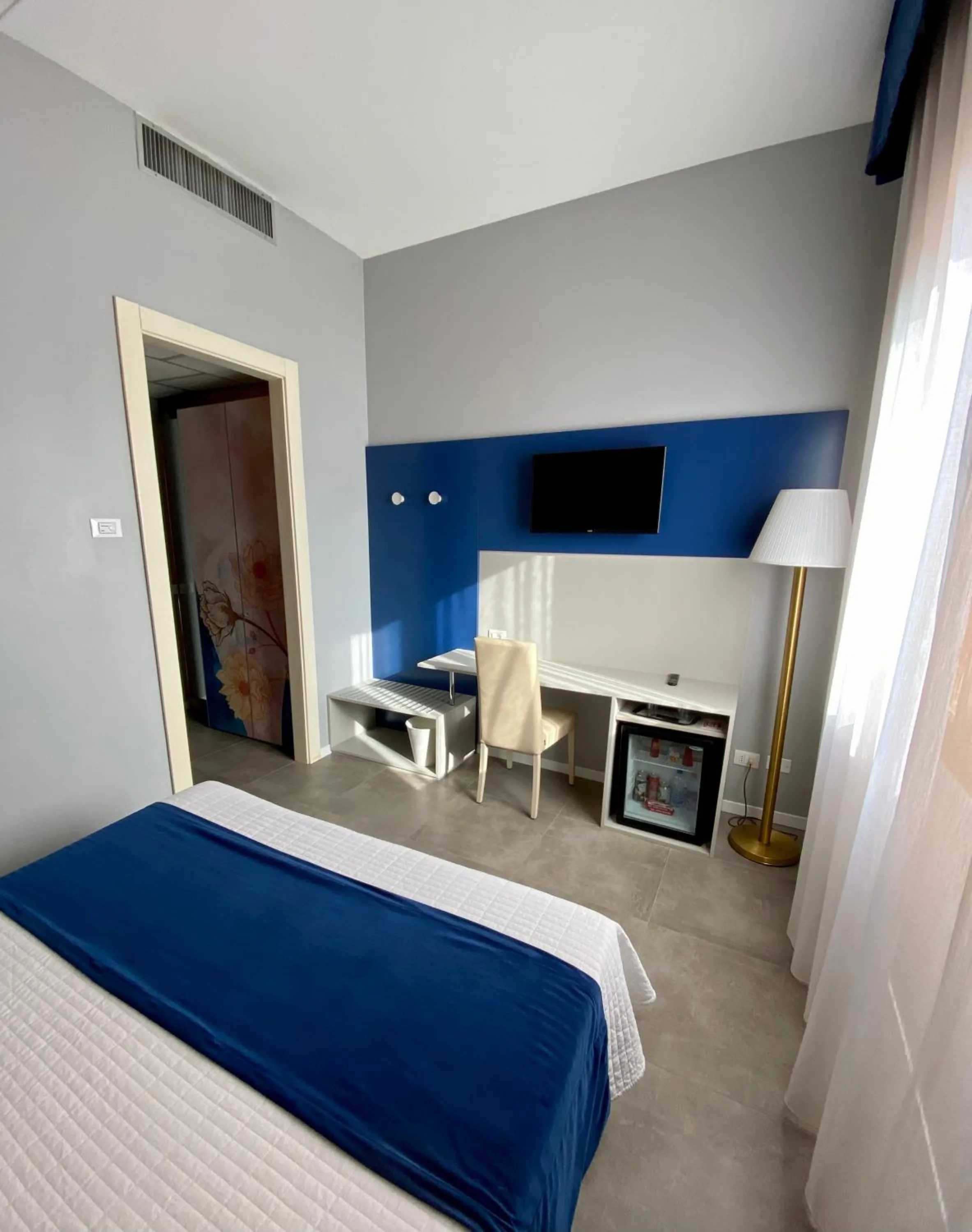 Photo of the whole room, Bed in Hotel Master