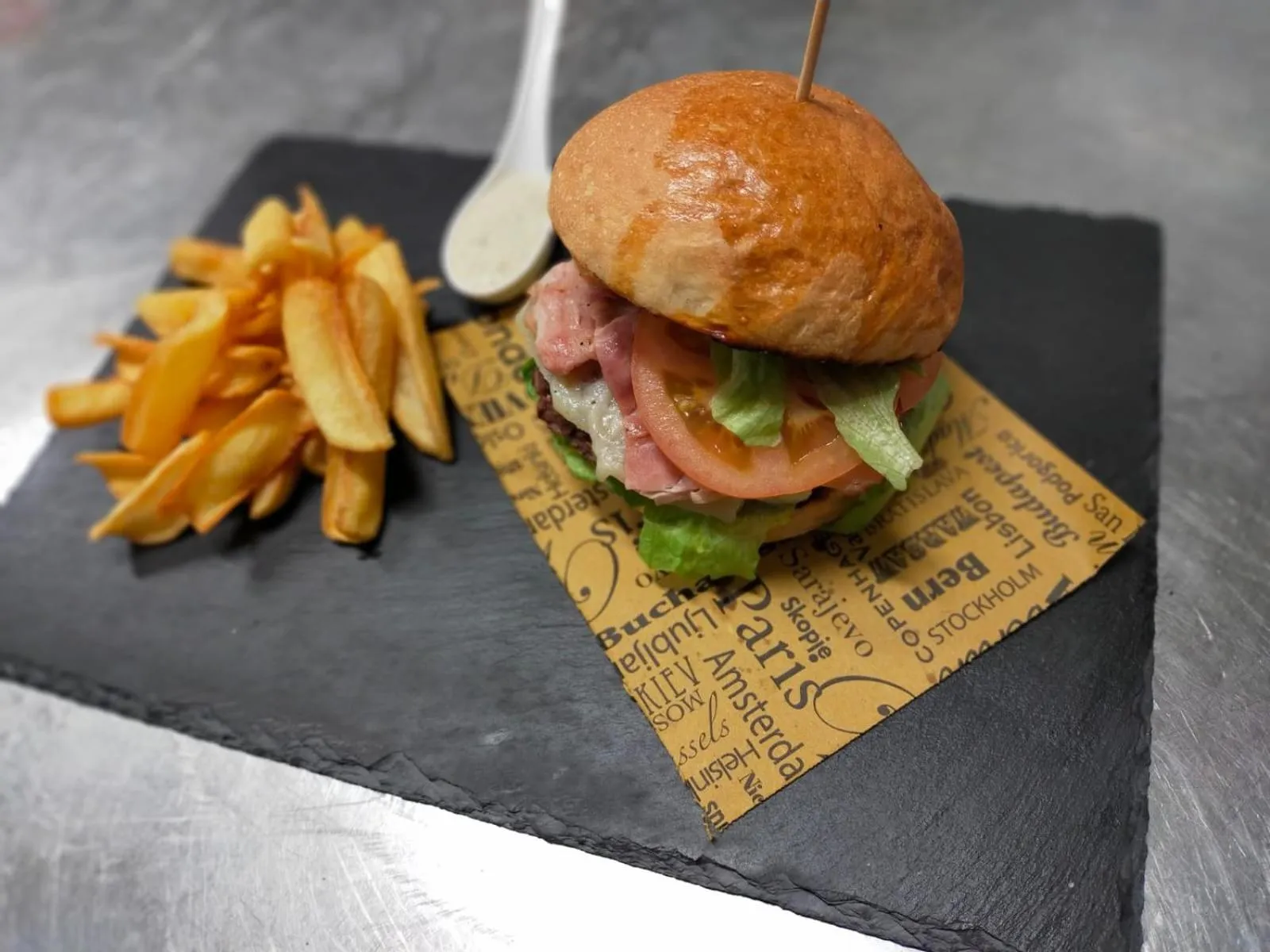 Restaurant/places to eat in Hotel Master