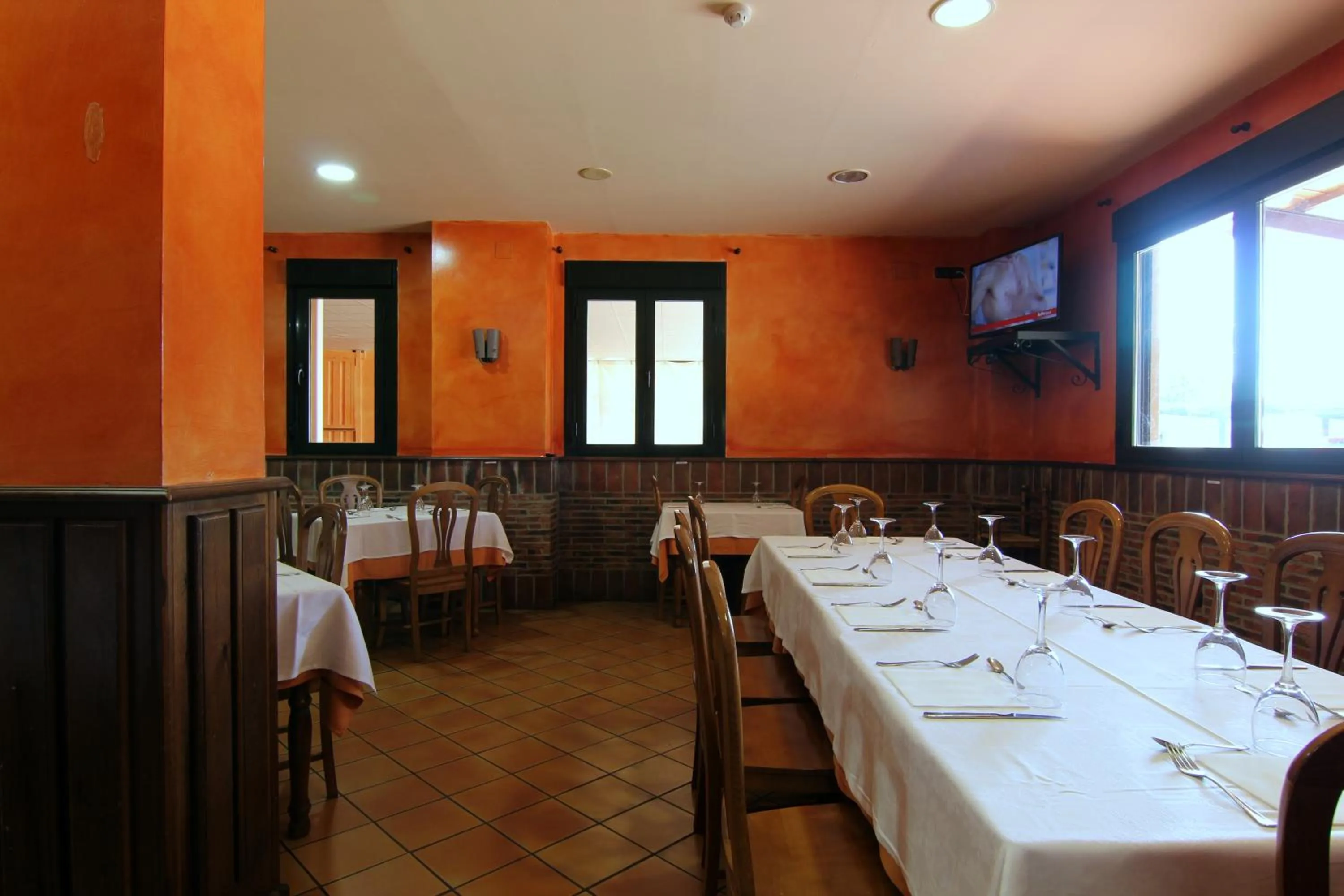 Restaurant/places to eat in Hotel Rural Hojaranzos