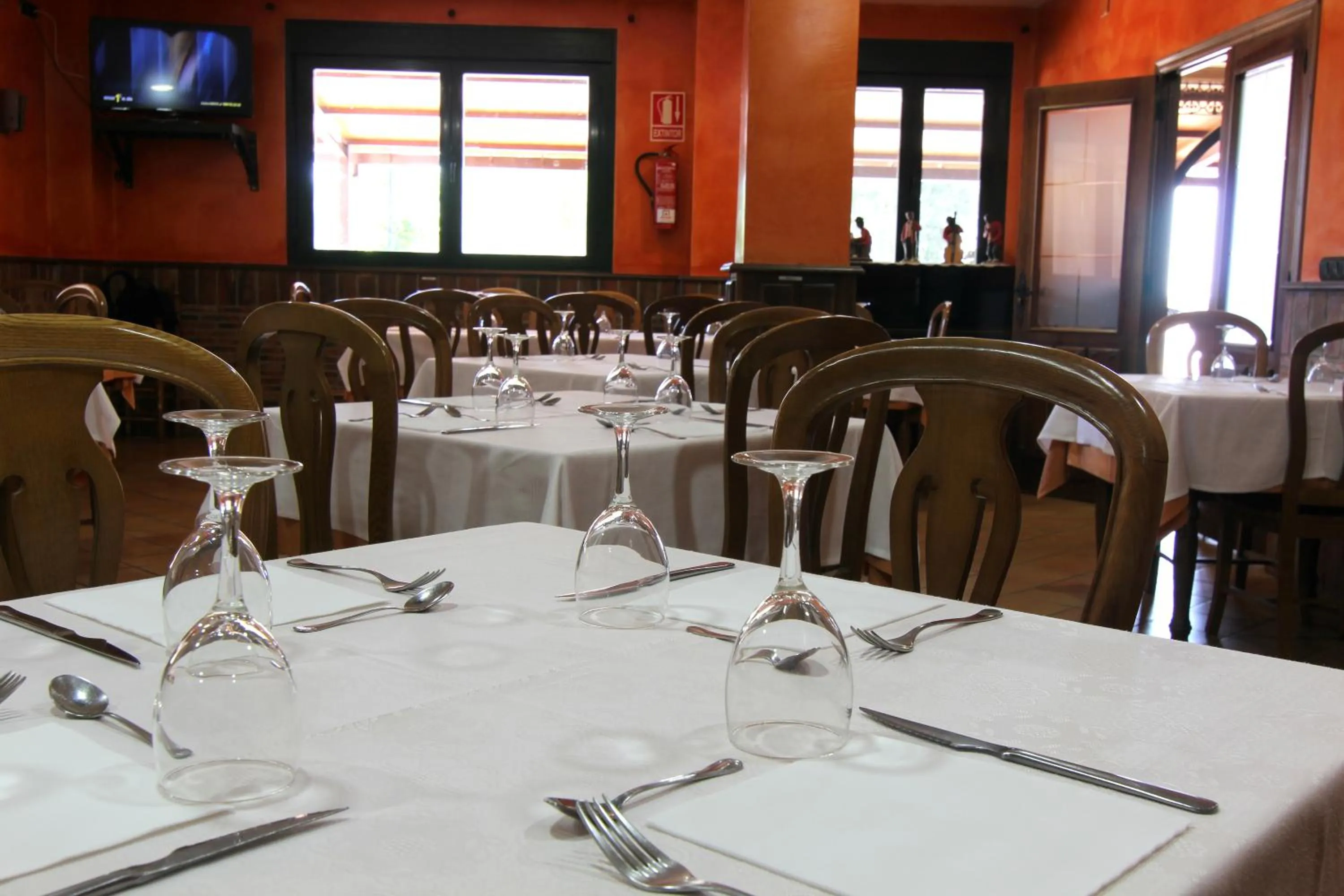 Restaurant/places to eat in Hotel Rural Hojaranzos