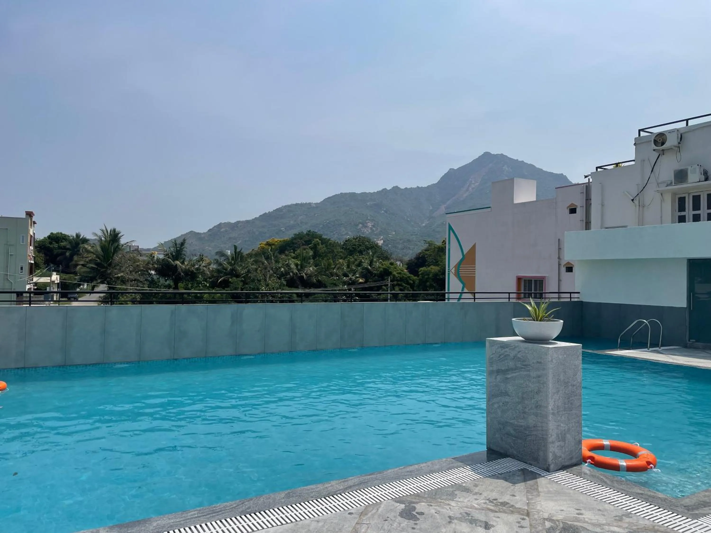 Swimming pool in Aashreya Suites Tiruvannamalai