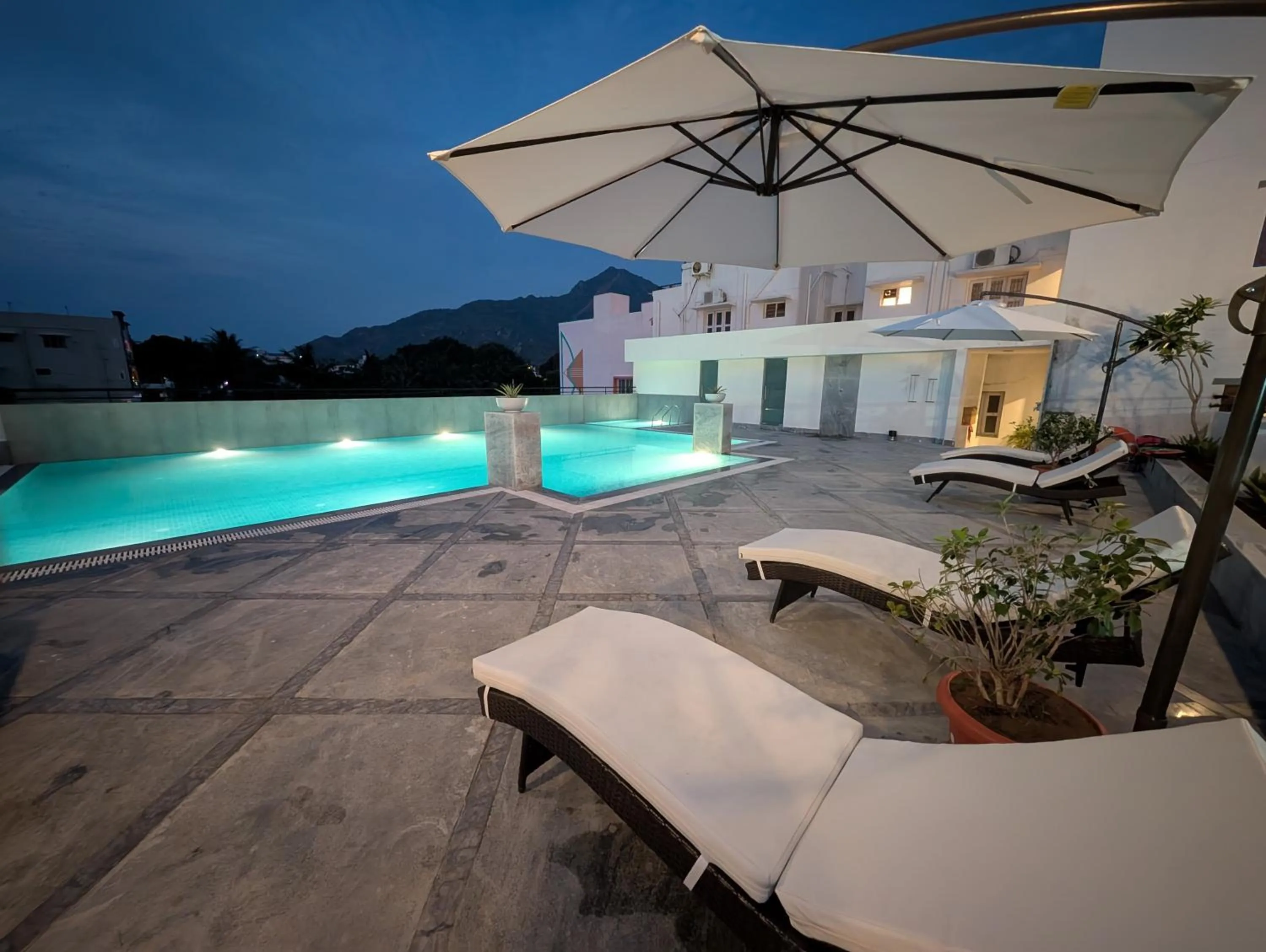 Swimming pool in Aashreya Suites Tiruvannamalai