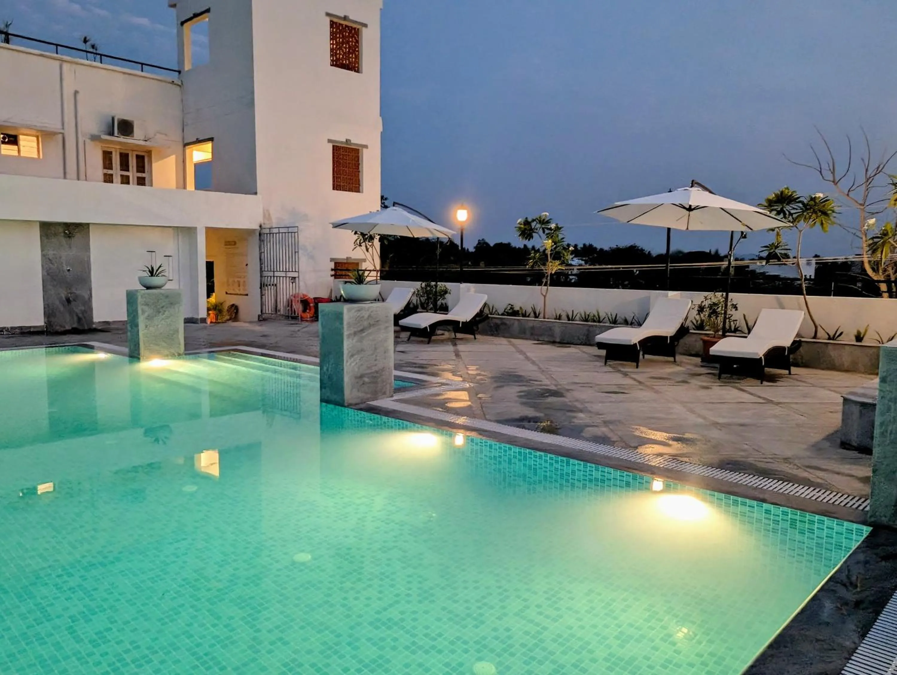 Swimming pool in Aashreya Suites Tiruvannamalai