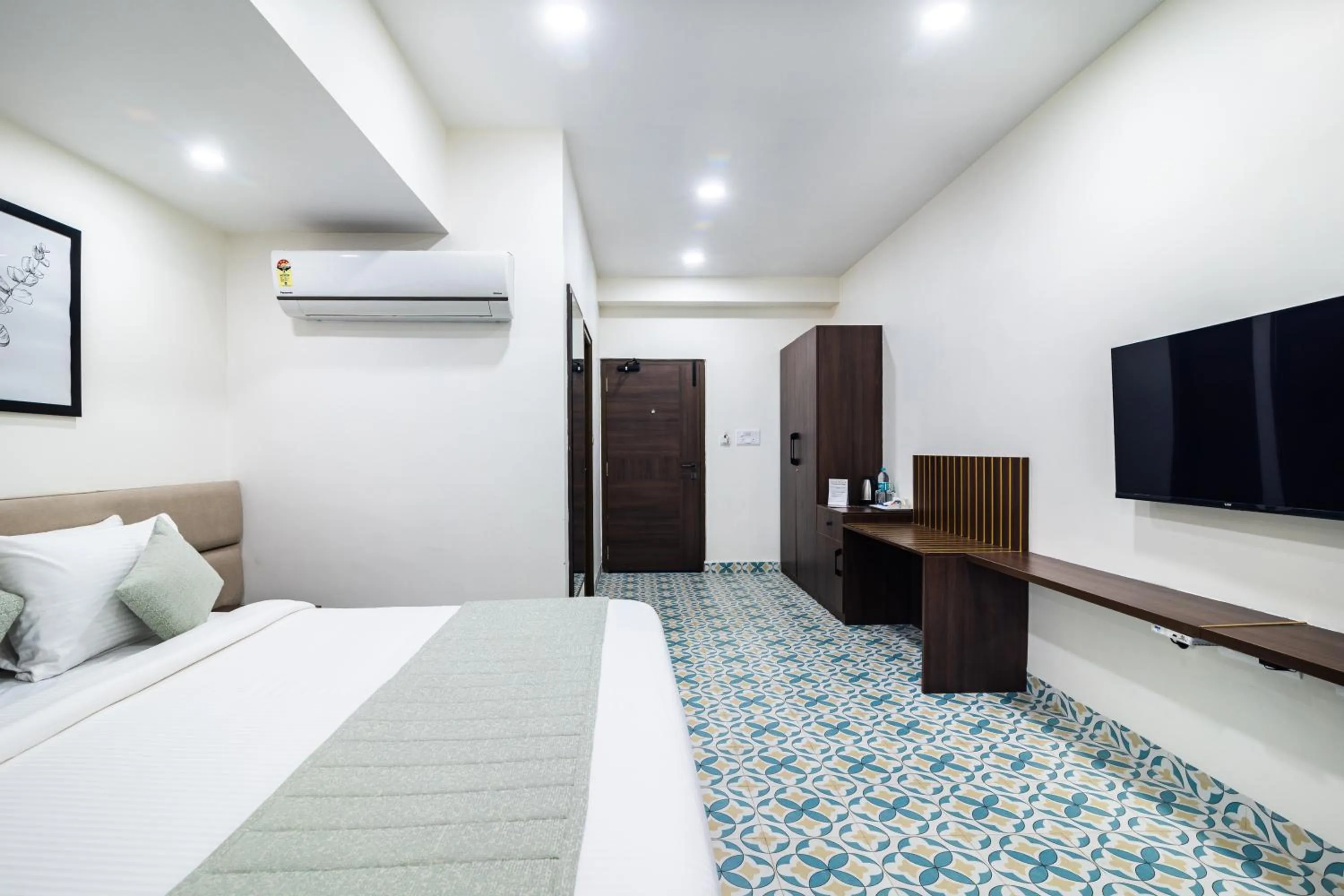Bedroom, Bed in Aashreya Suites Tiruvannamalai