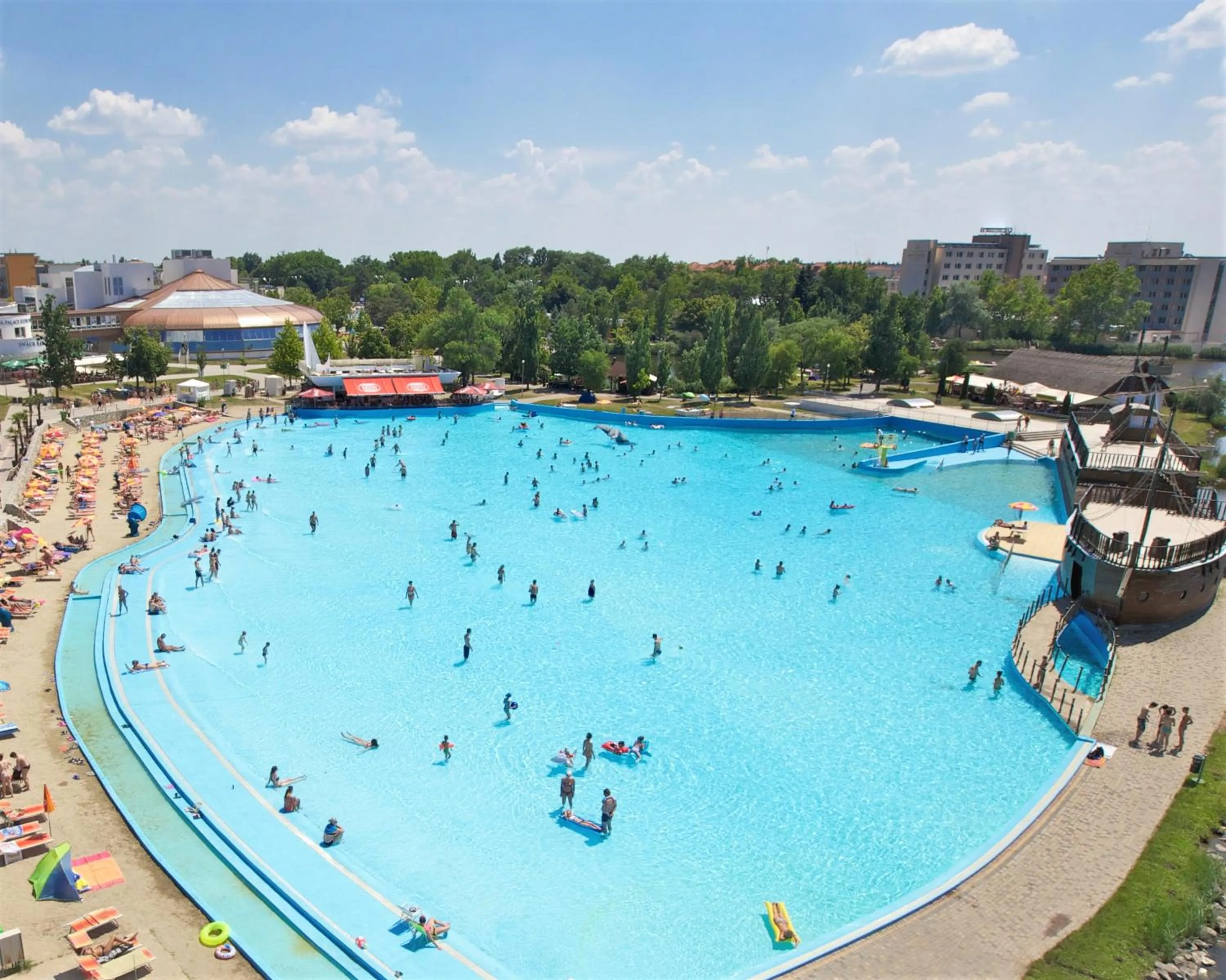 Open Air Bath in Hungarospa Thermal Hotel