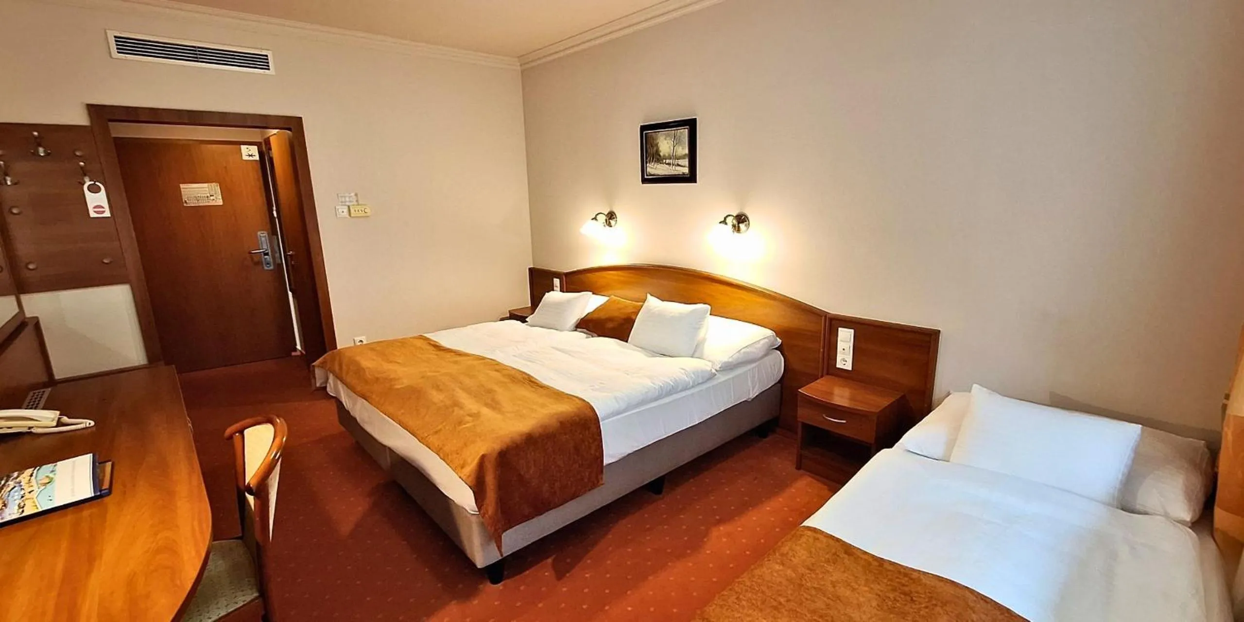 Photo of the whole room, Bed in Hungarospa Thermal Hotel