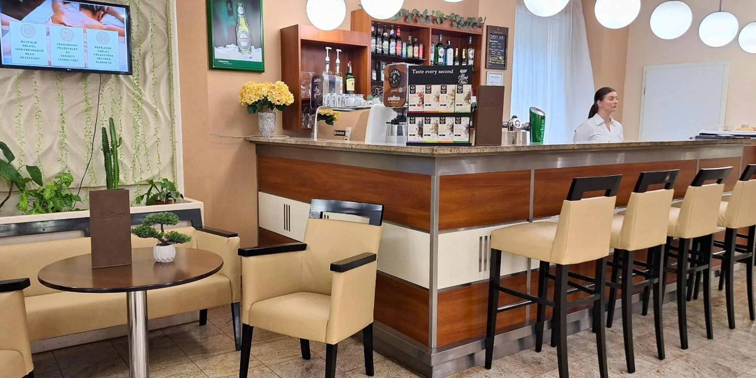Lounge or bar in Hungarospa Thermal Hotel