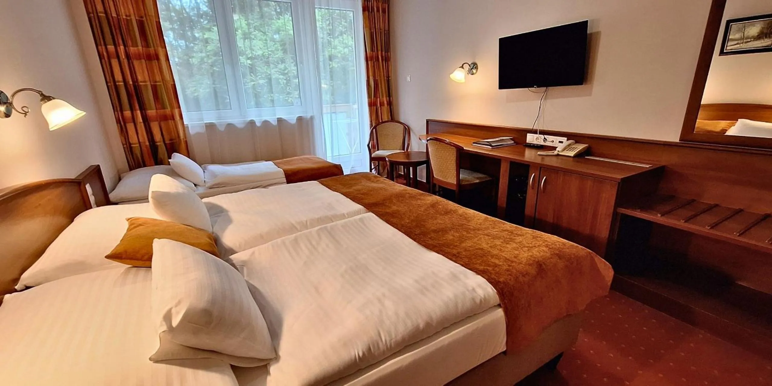 Photo of the whole room, Bed in Hungarospa Thermal Hotel