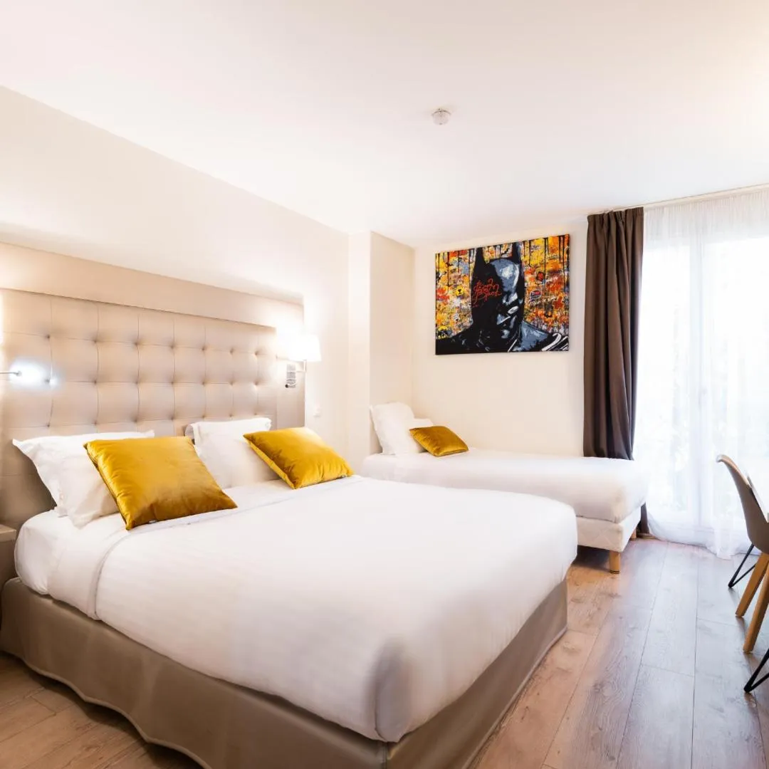 Bed in Hôtel Quality Suites Maisons-Laffitte Paris Ouest