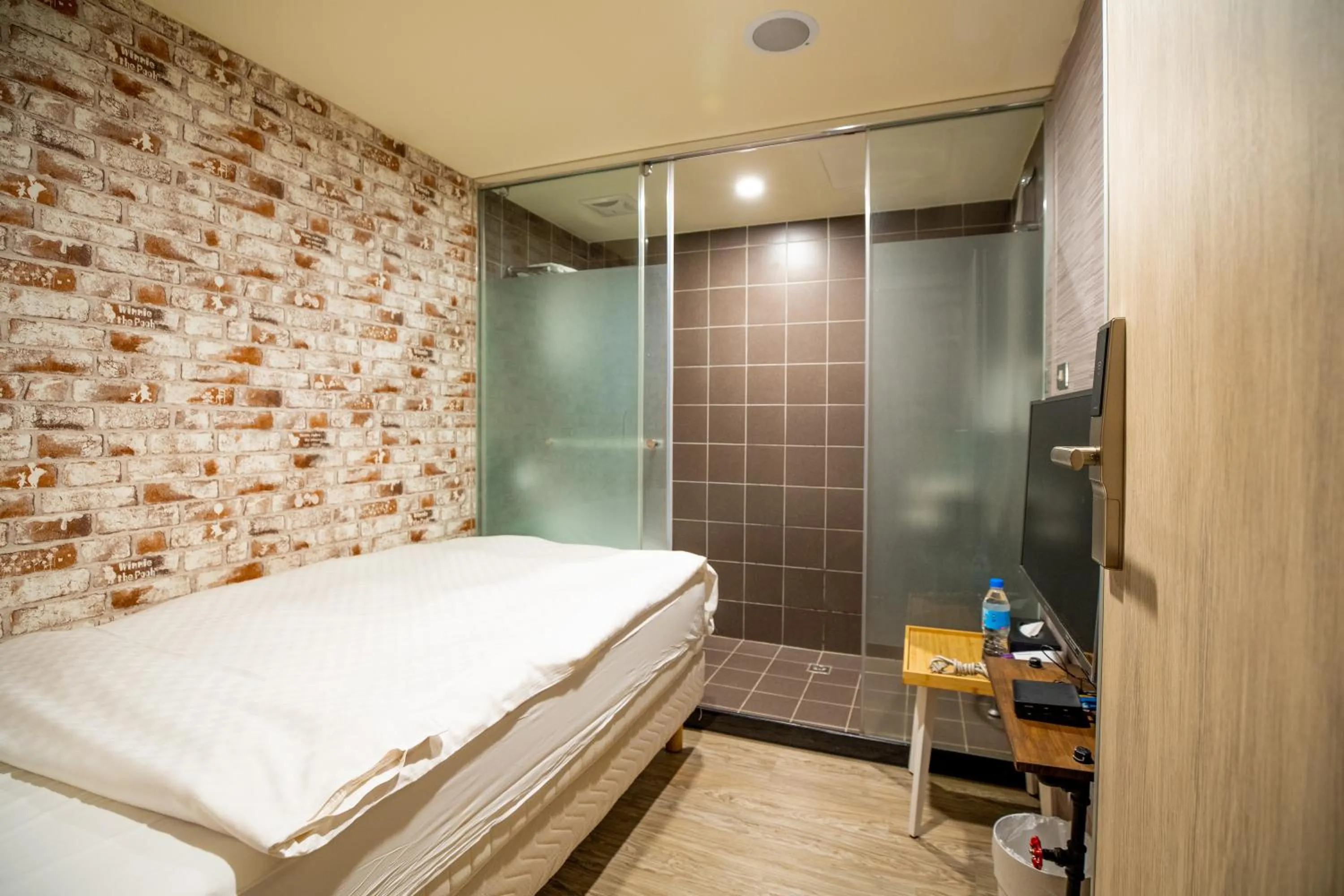 Photo of the whole room, Bed in The Cole Hotel