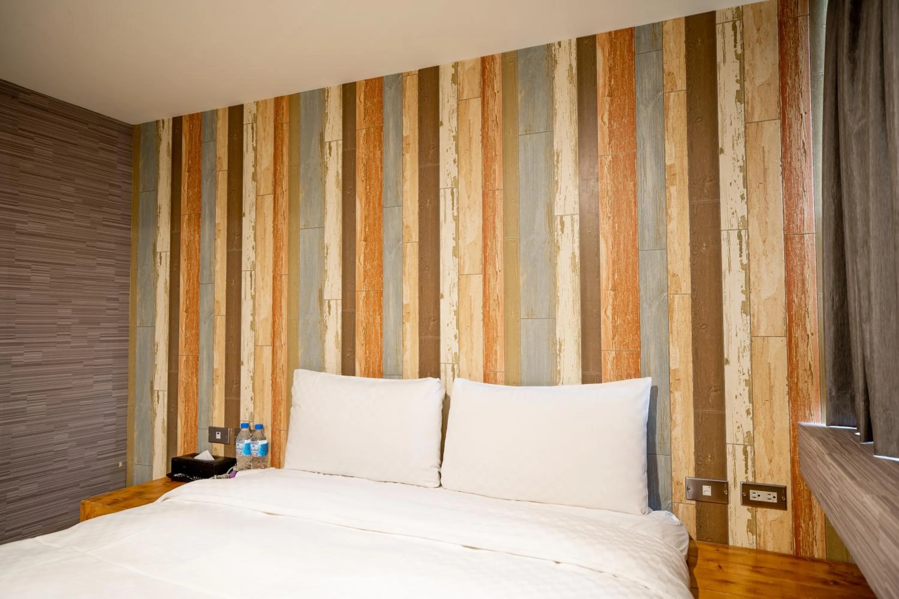 Bed in The Cole Hotel