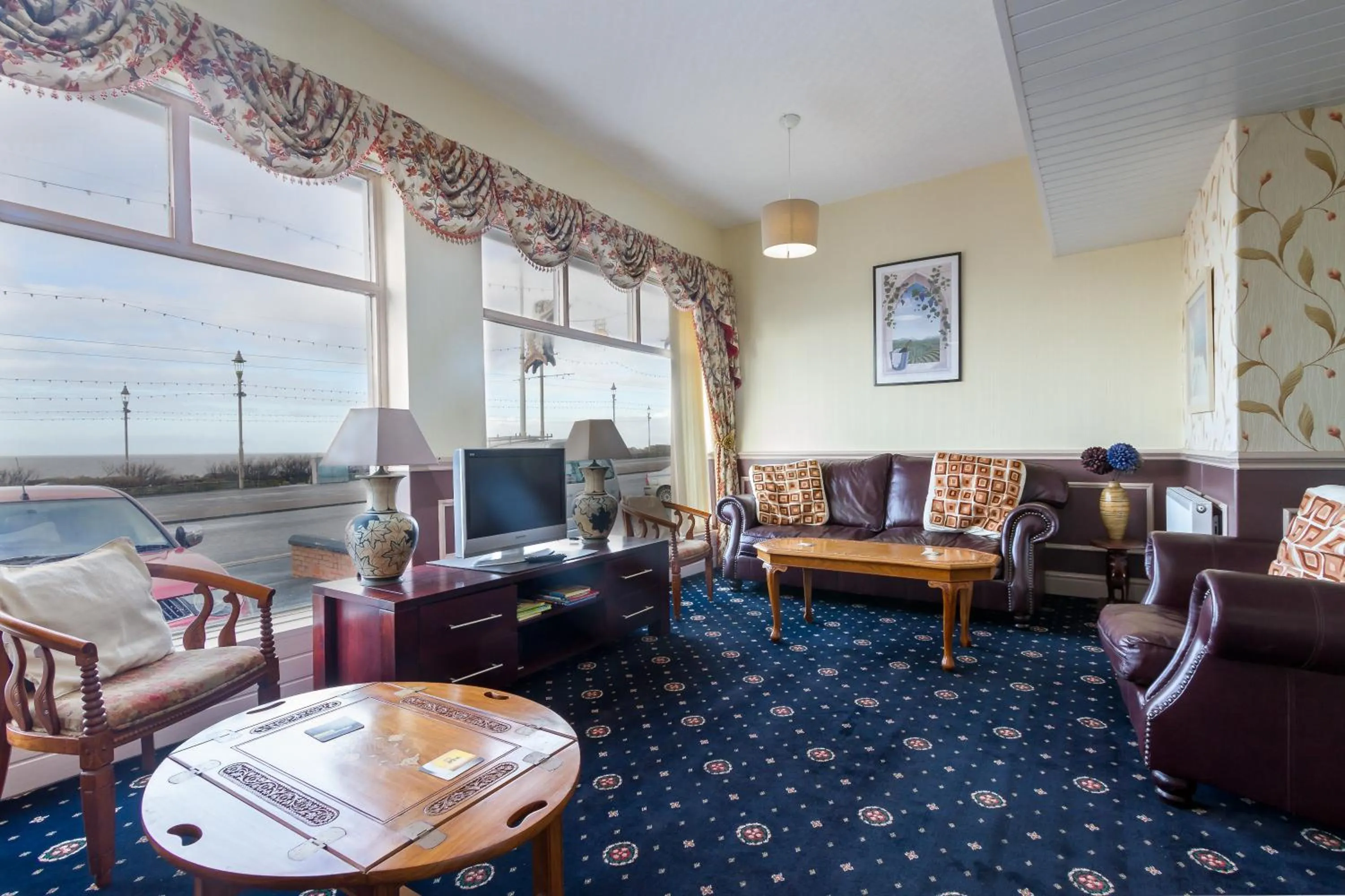 Communal lounge/ TV room in Maples Hotel