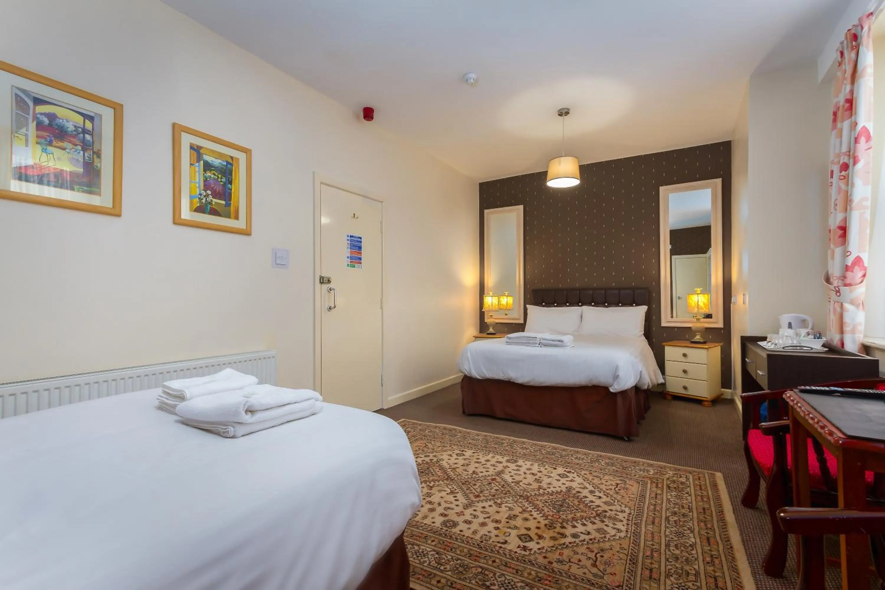 TV and multimedia, Bed in Maples Hotel