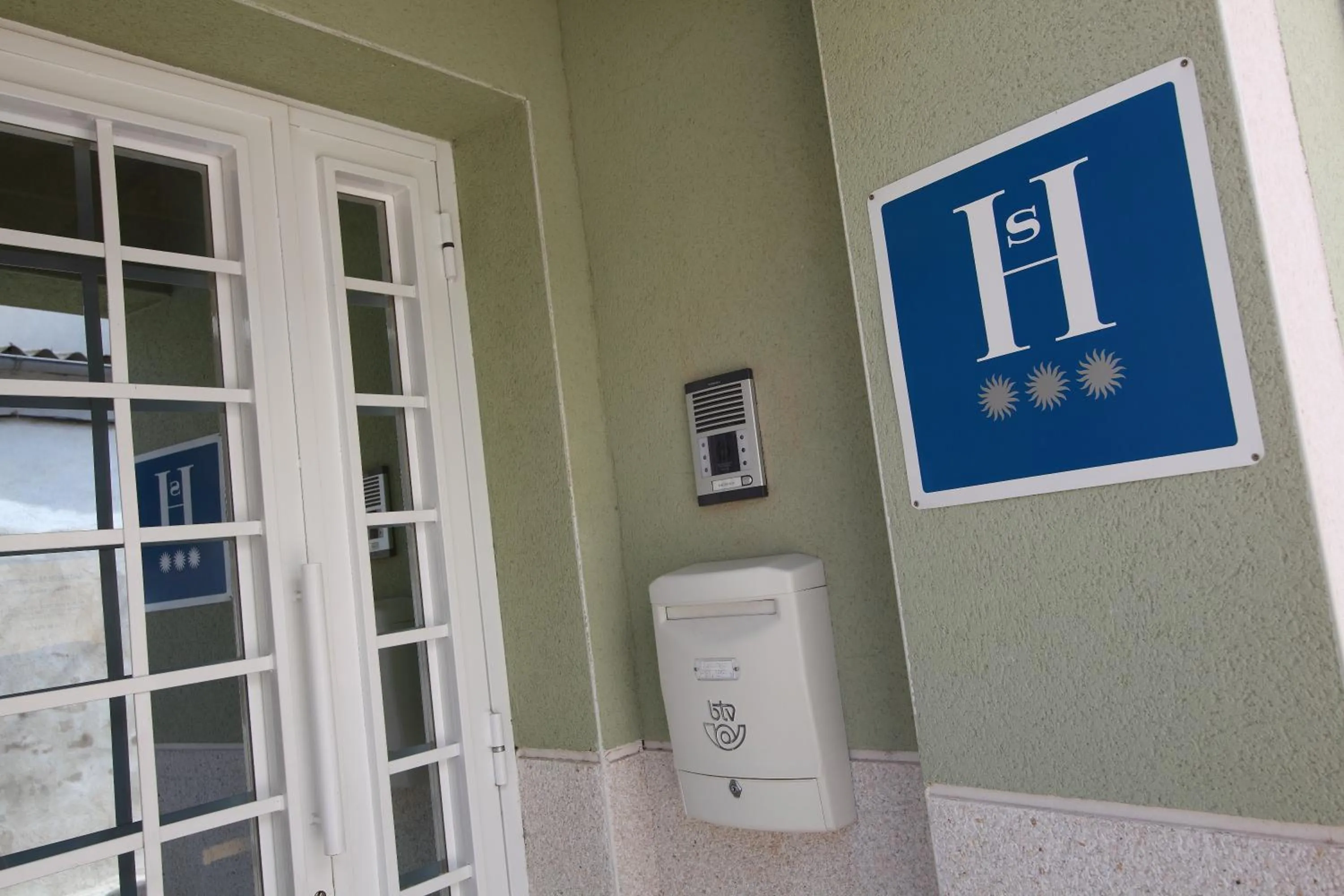 Lobby or reception in Hostal Campo Real Bed&Breakfast