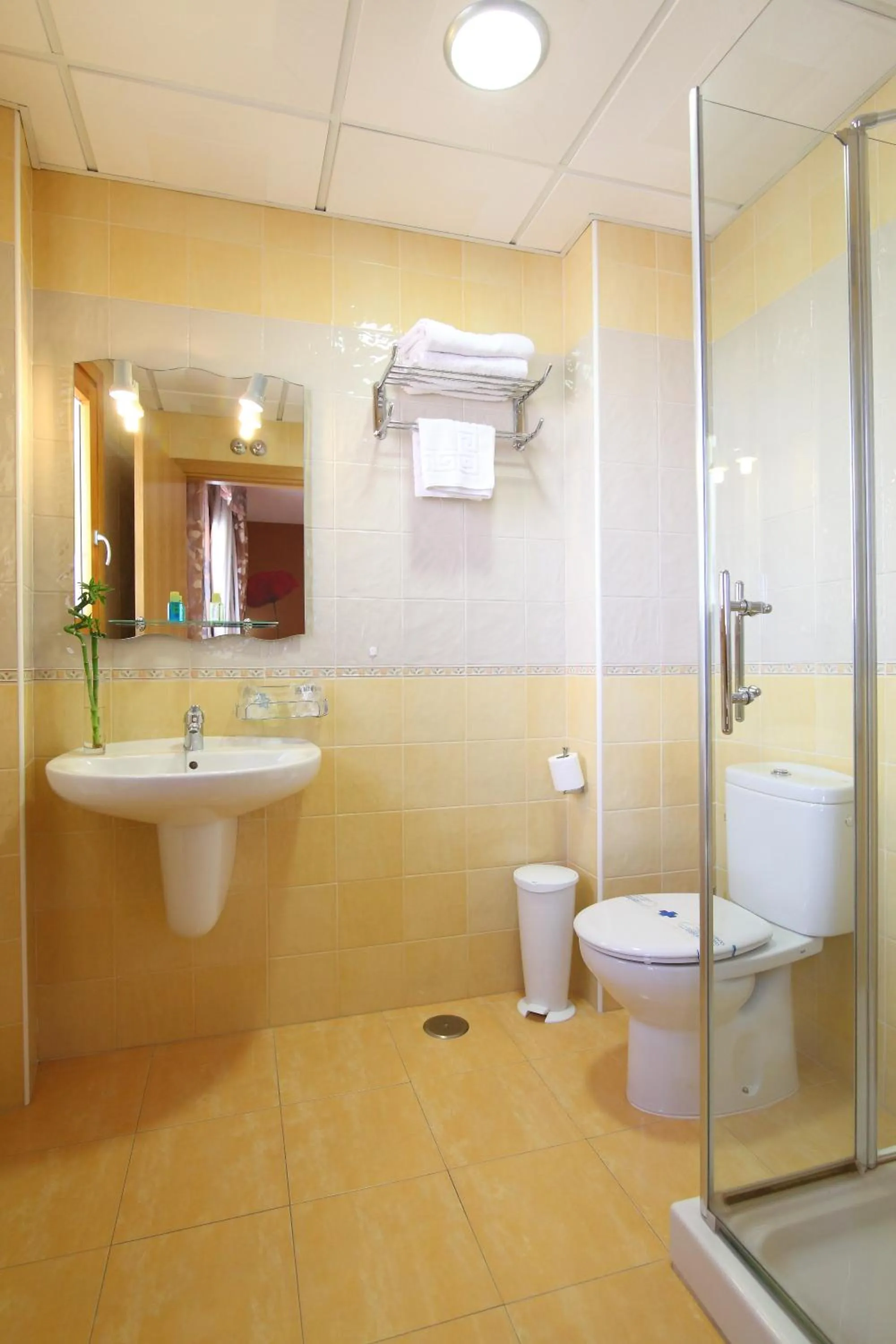 Bathroom in Hostal Campo Real Bed&Breakfast