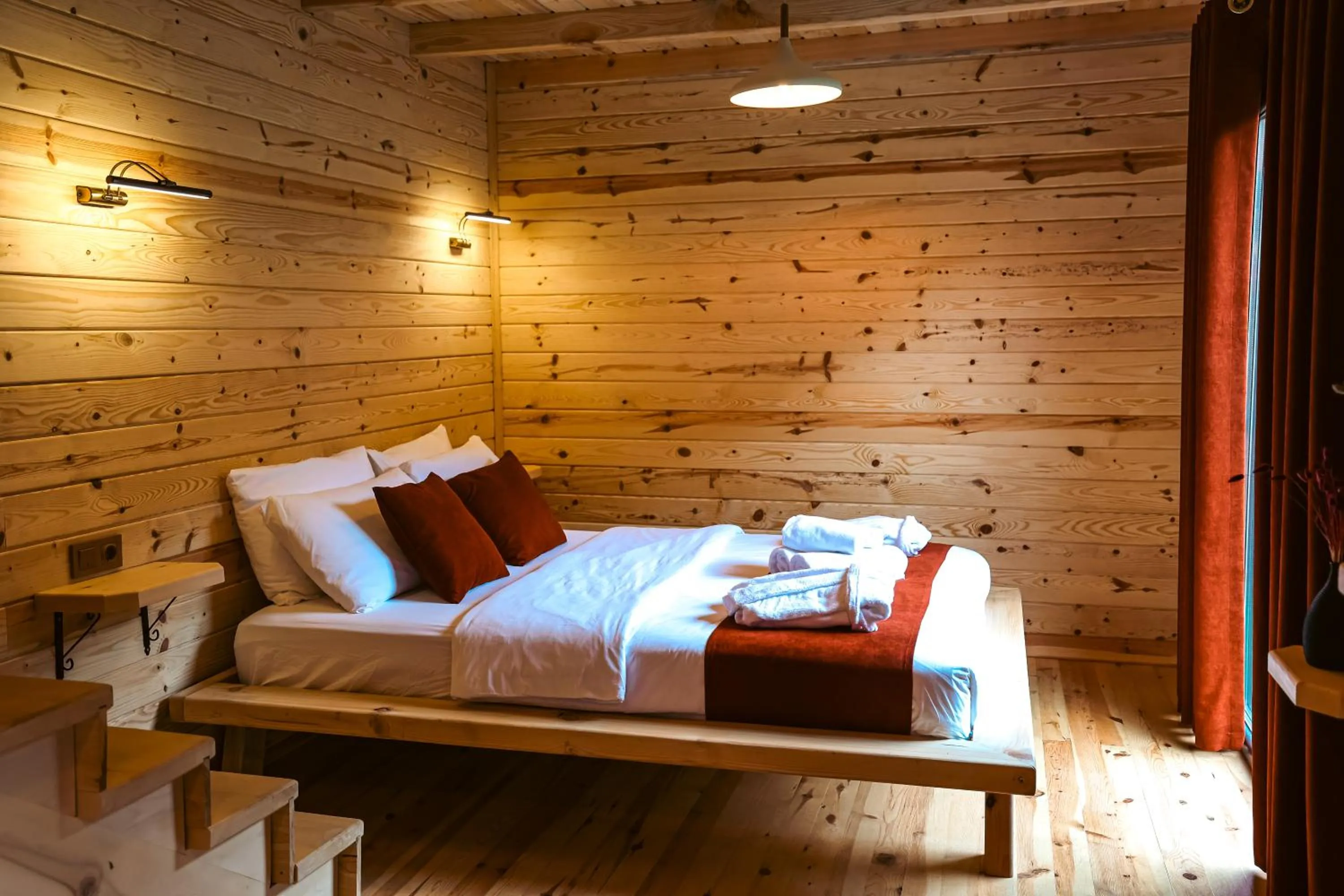 Bed in bungalove tatil köyü