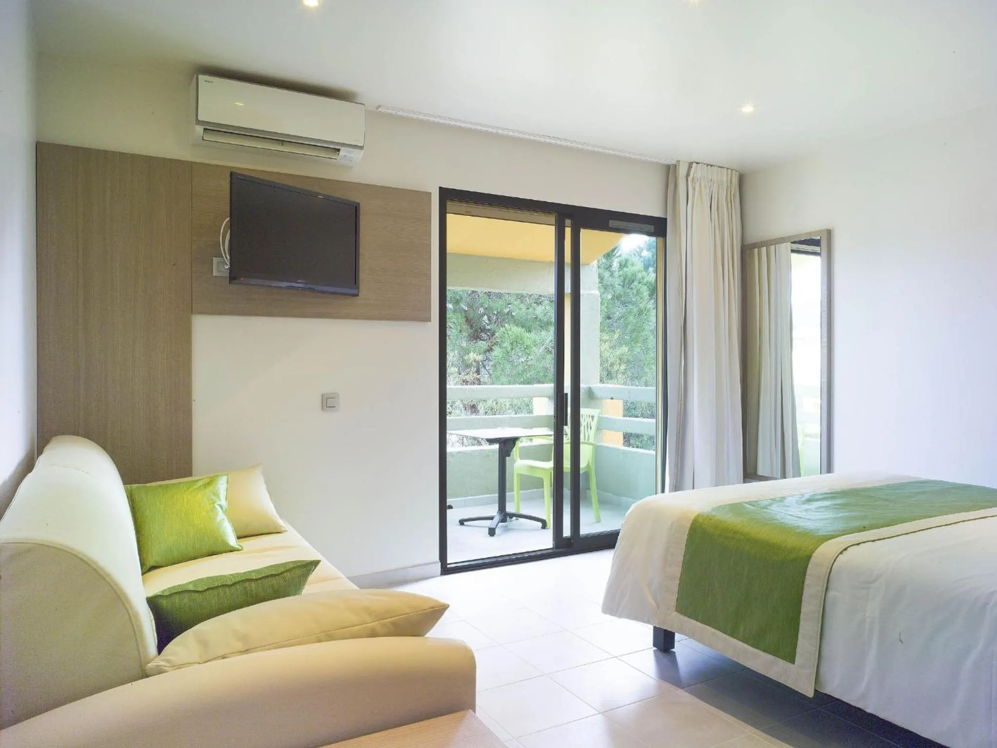 Photo of the whole room, Bed in Hôtel Marina Corsica