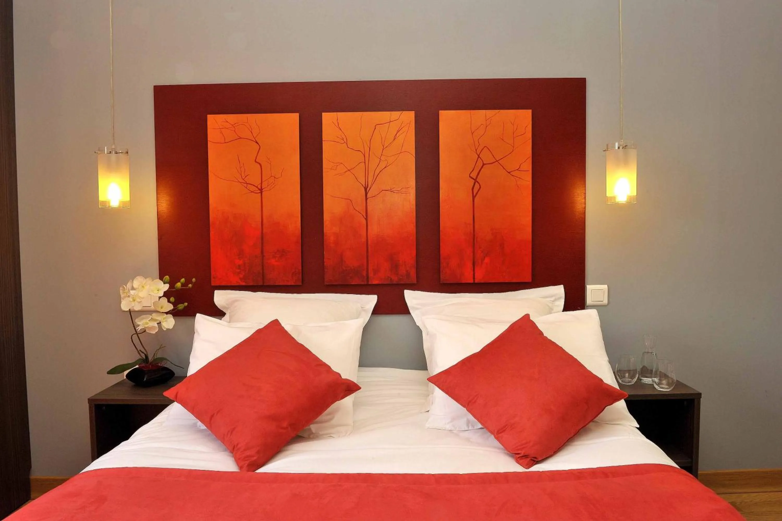 Photo of the whole room, Bed in Hotel O2B Aux Berges de Brocéliande