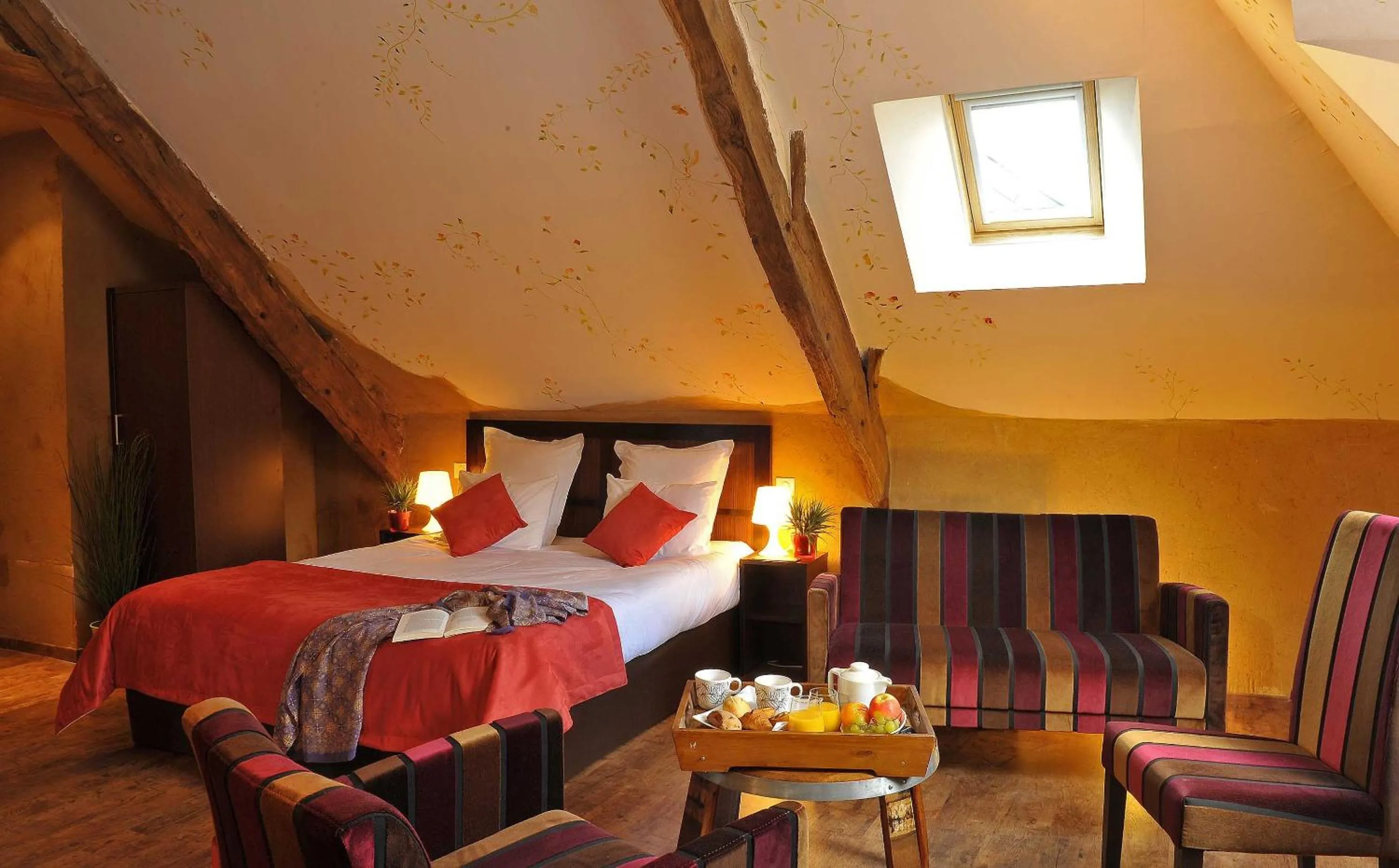 Photo of the whole room, Bed in Hotel O2B Aux Berges de Brocéliande
