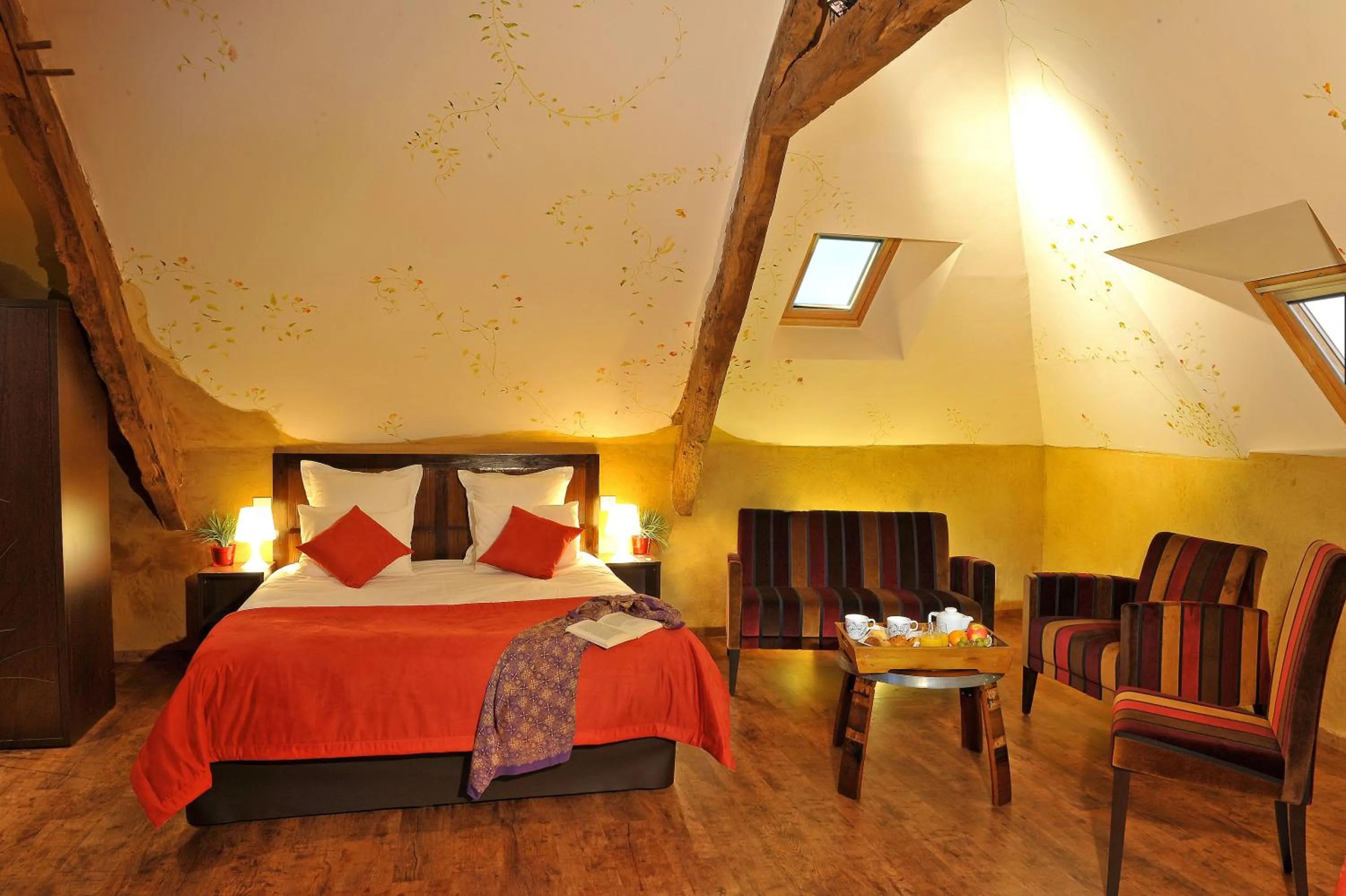 Photo of the whole room, Bed in Hotel O2B Aux Berges de Brocéliande