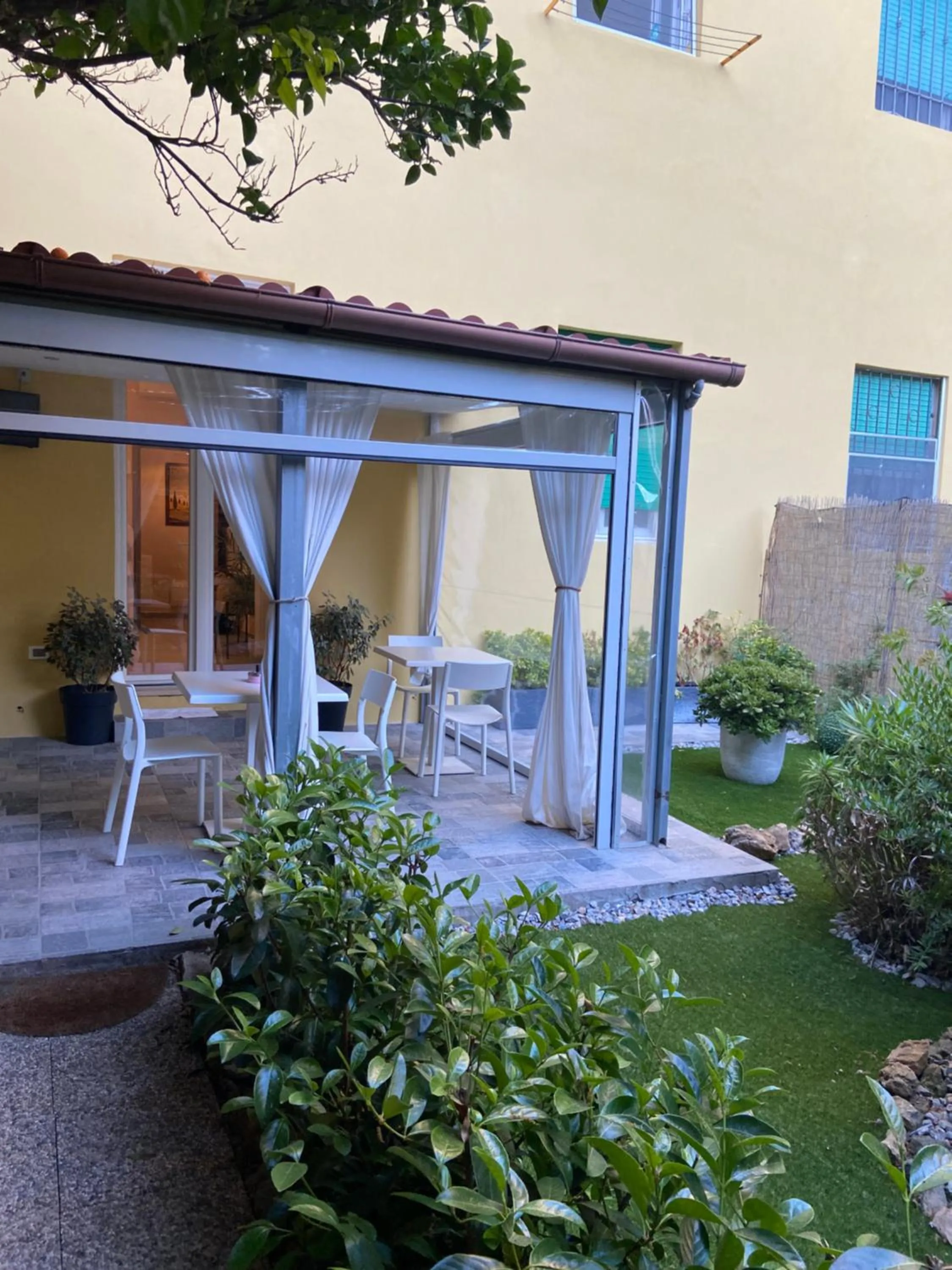 Patio in PARADISE INN