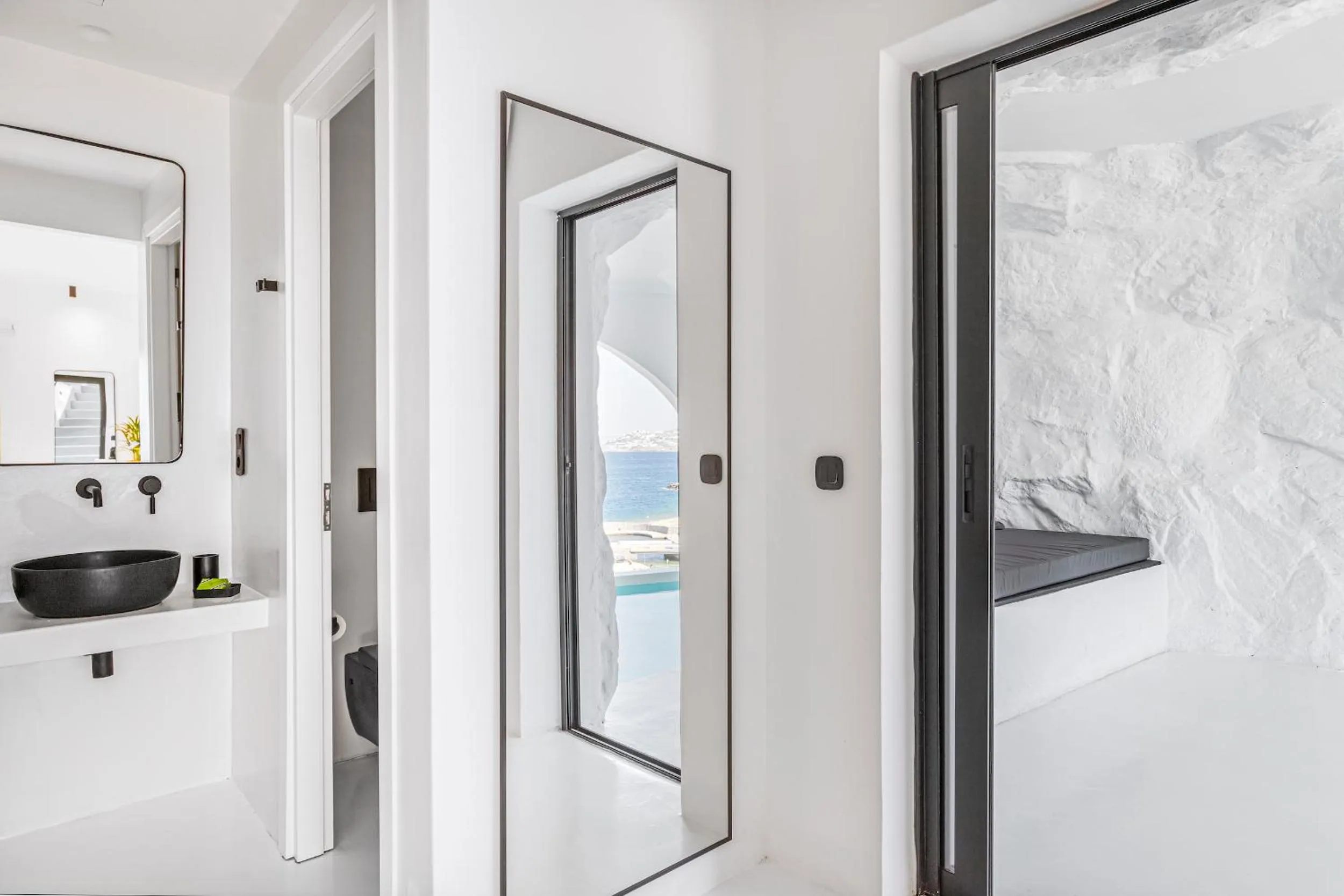 Photo of the whole room in Tagoo Black Mykonos