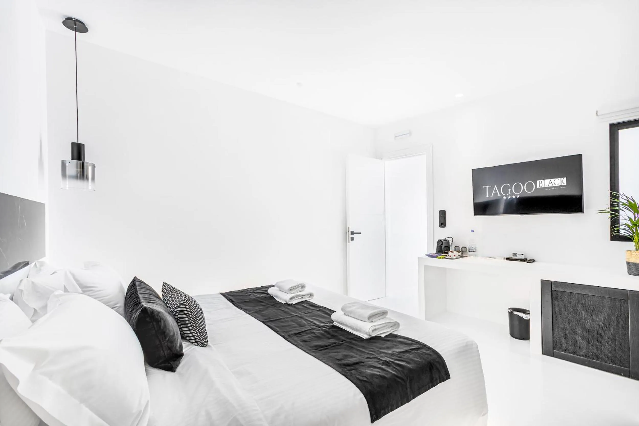 Bedroom in Tagoo Black Mykonos