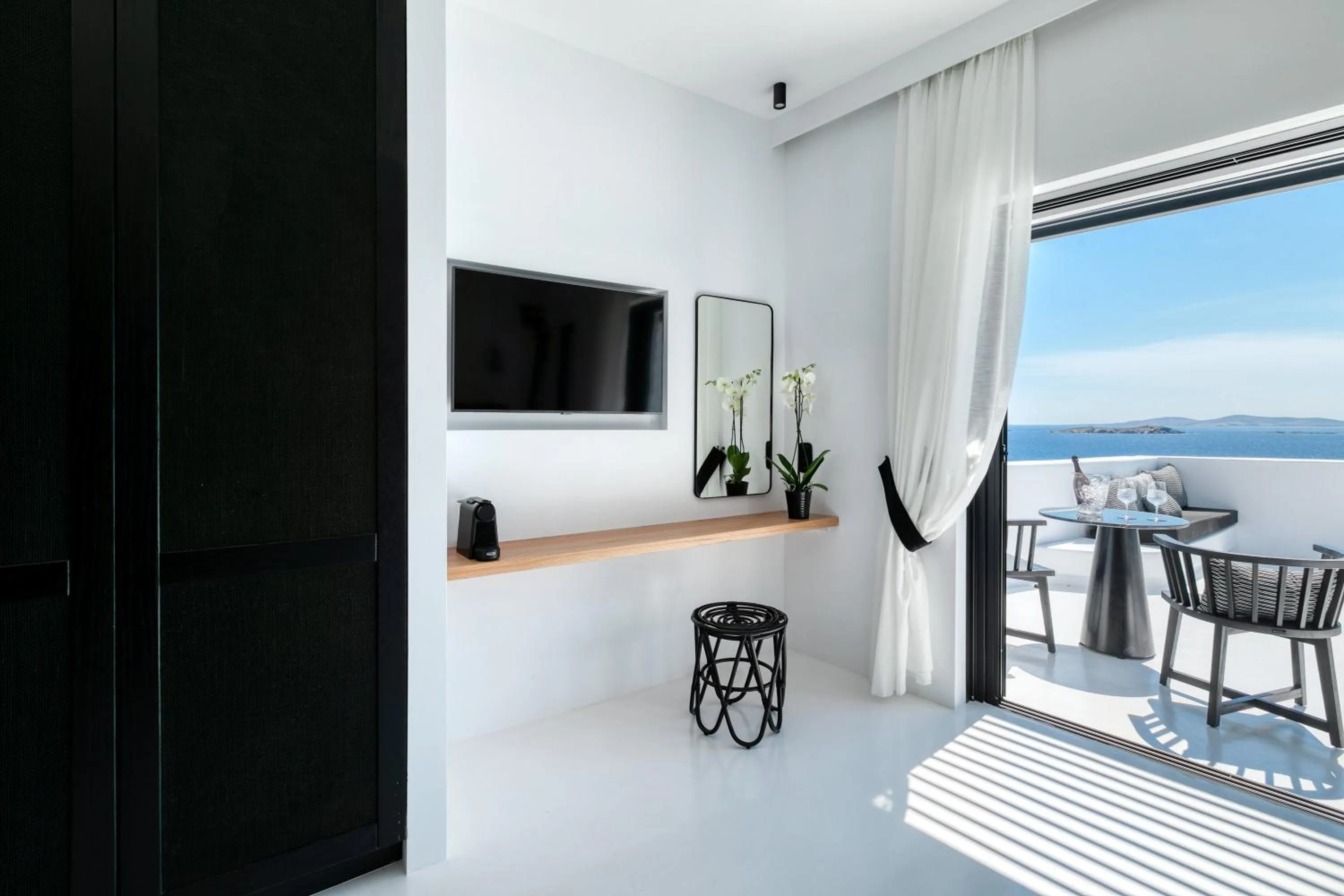 Day in Tagoo Black Mykonos