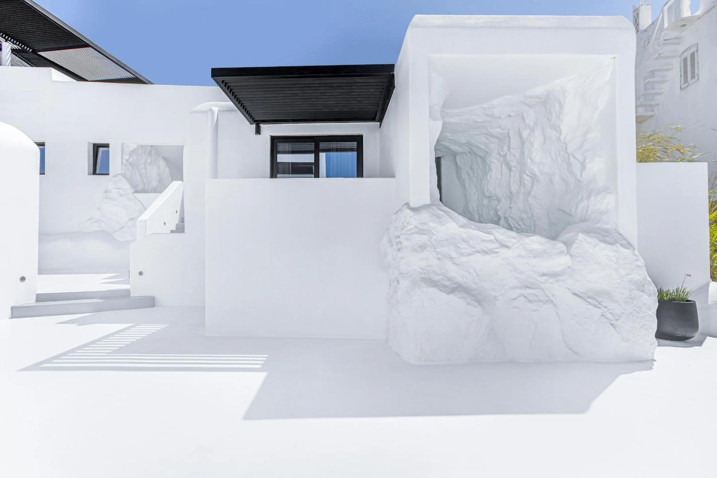 Property building in Tagoo Black Mykonos