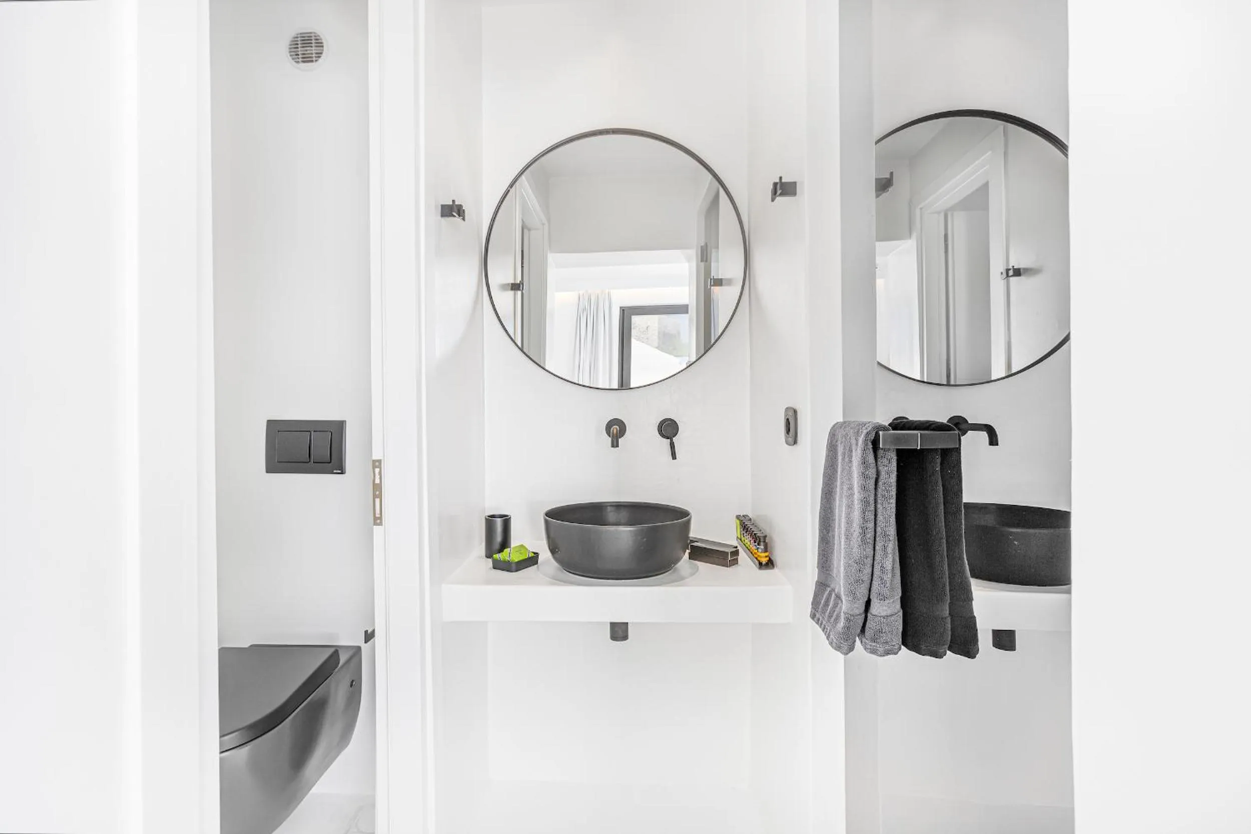 Bathroom in Tagoo Black Mykonos