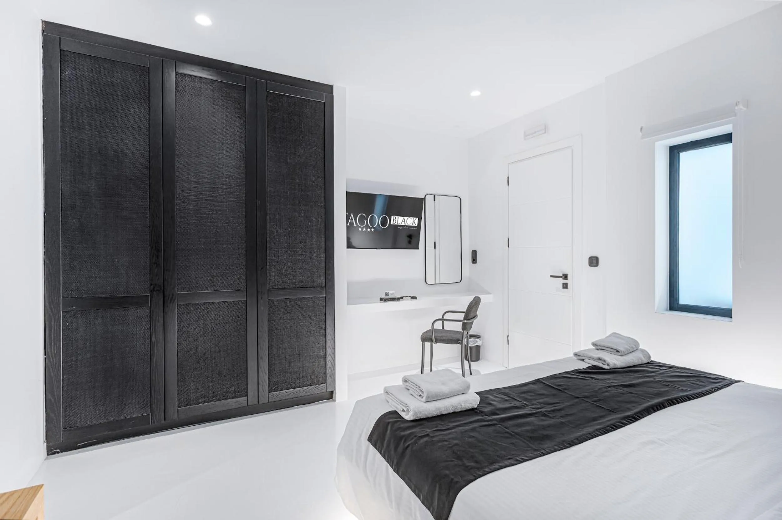 Bedroom in Tagoo Black Mykonos
