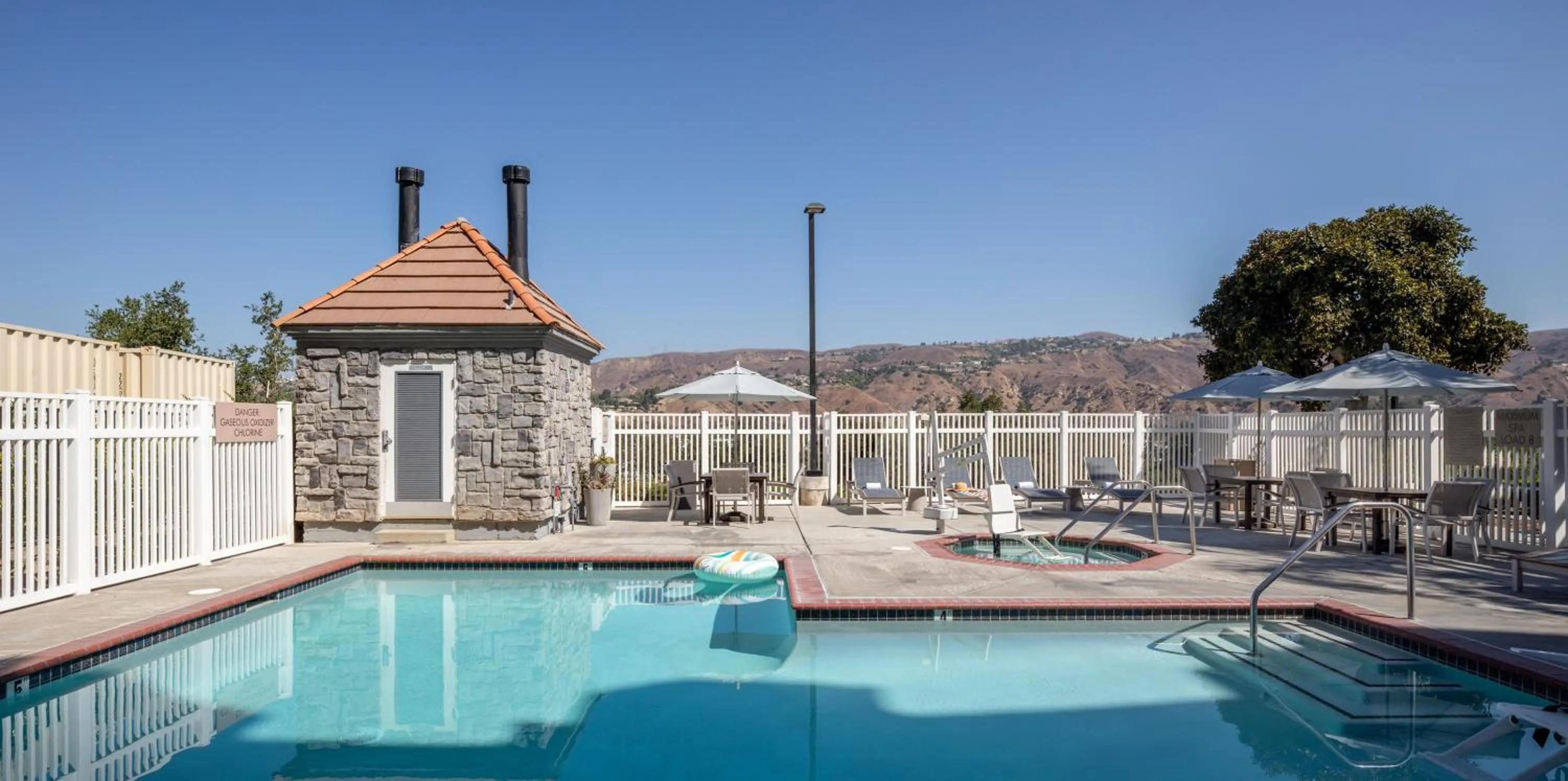 Swimming pool in Ayres Suites Yorba Linda/Anaheim Hills