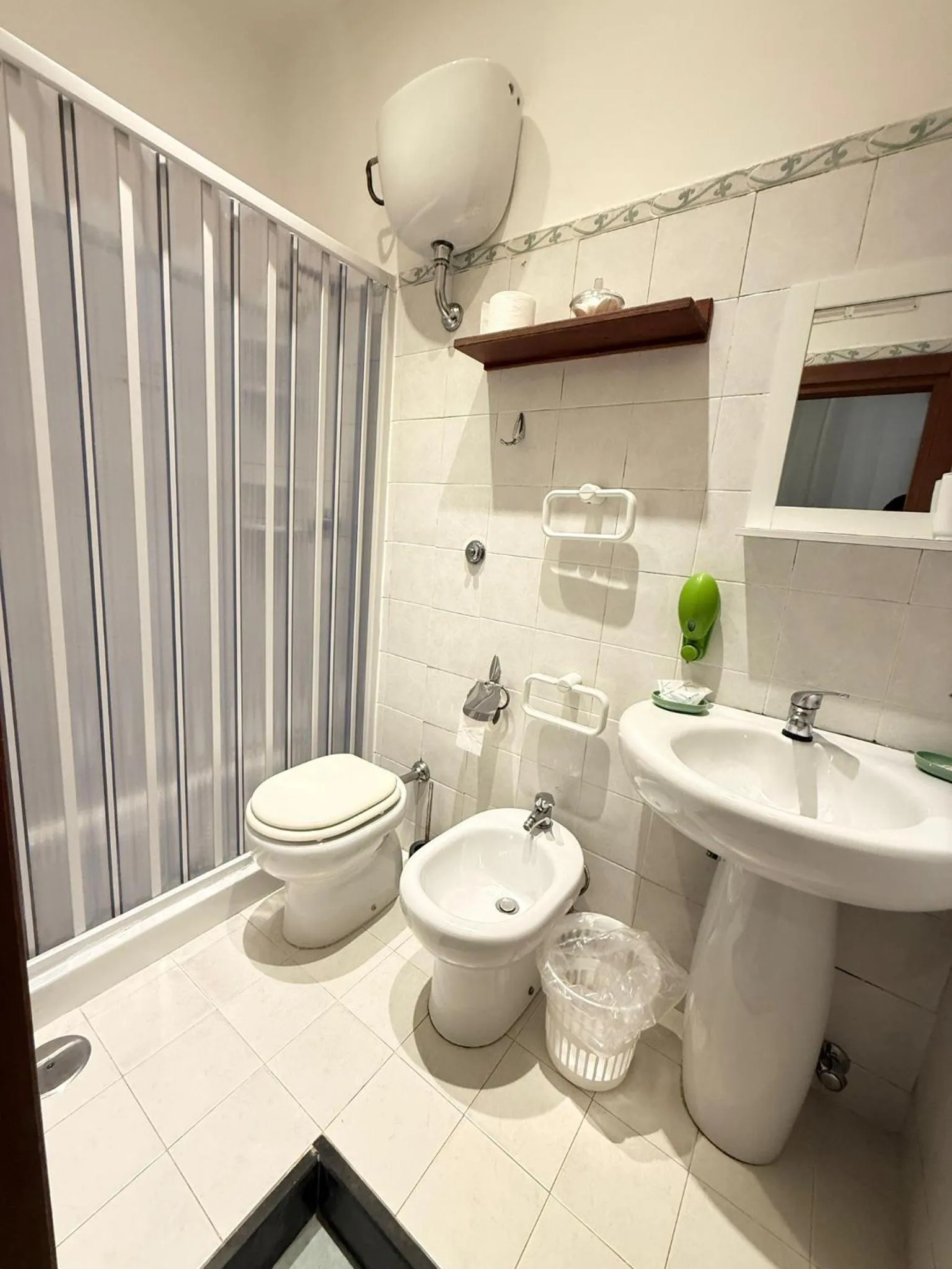 Toilet in Bed & Breakfast Plebiscito Home