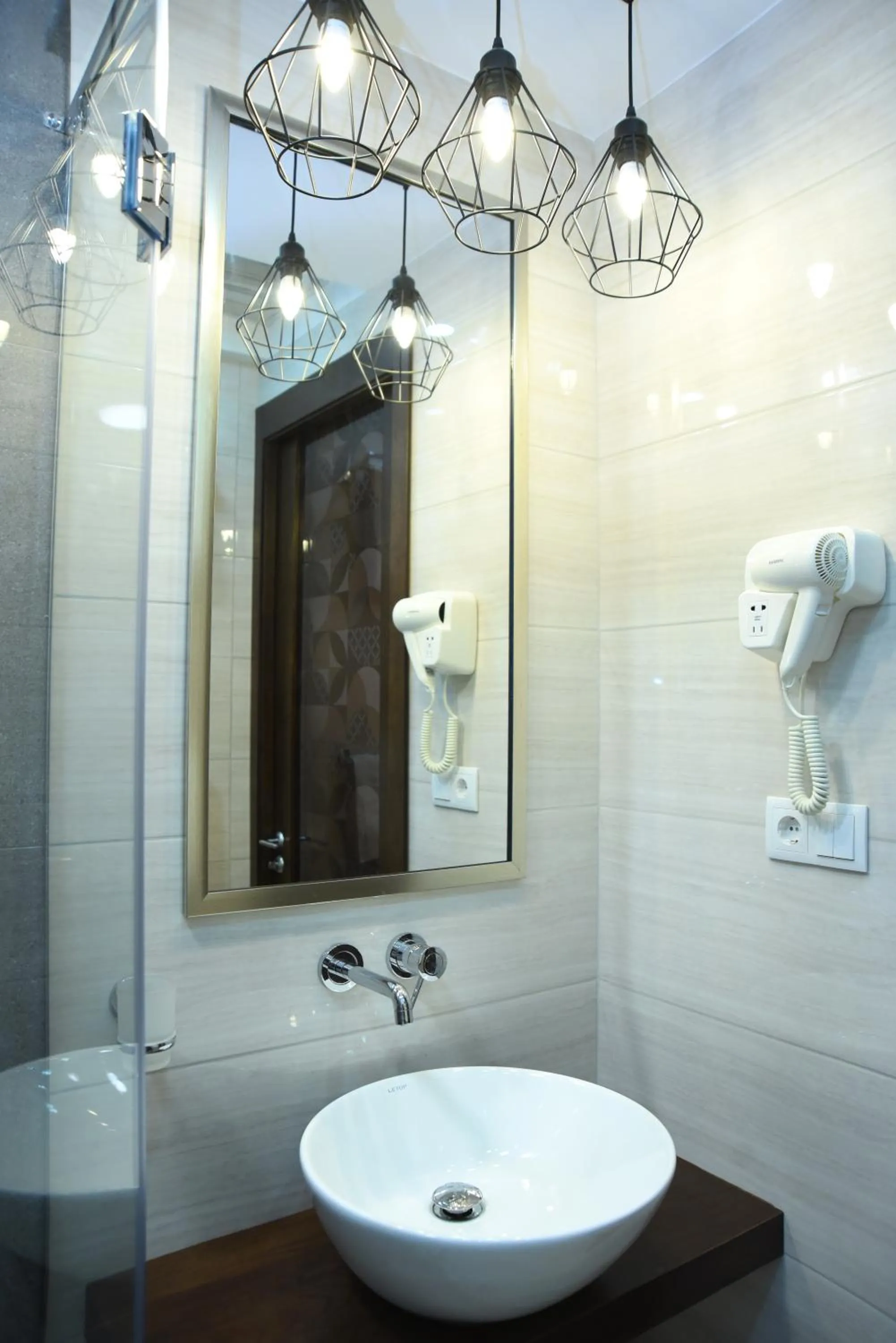 Bathroom in R&R Hotel