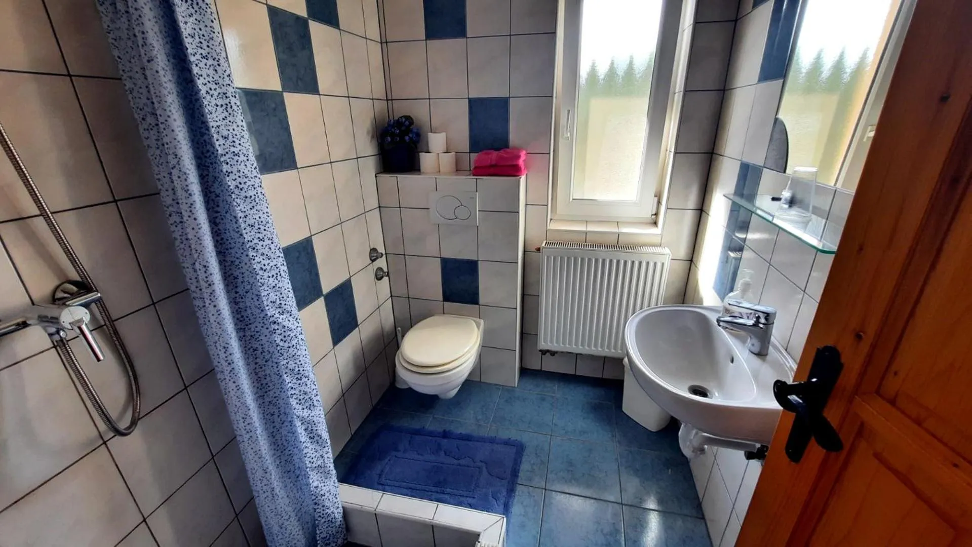 Bathroom in Airport Budapest Sarokhaz Panzio