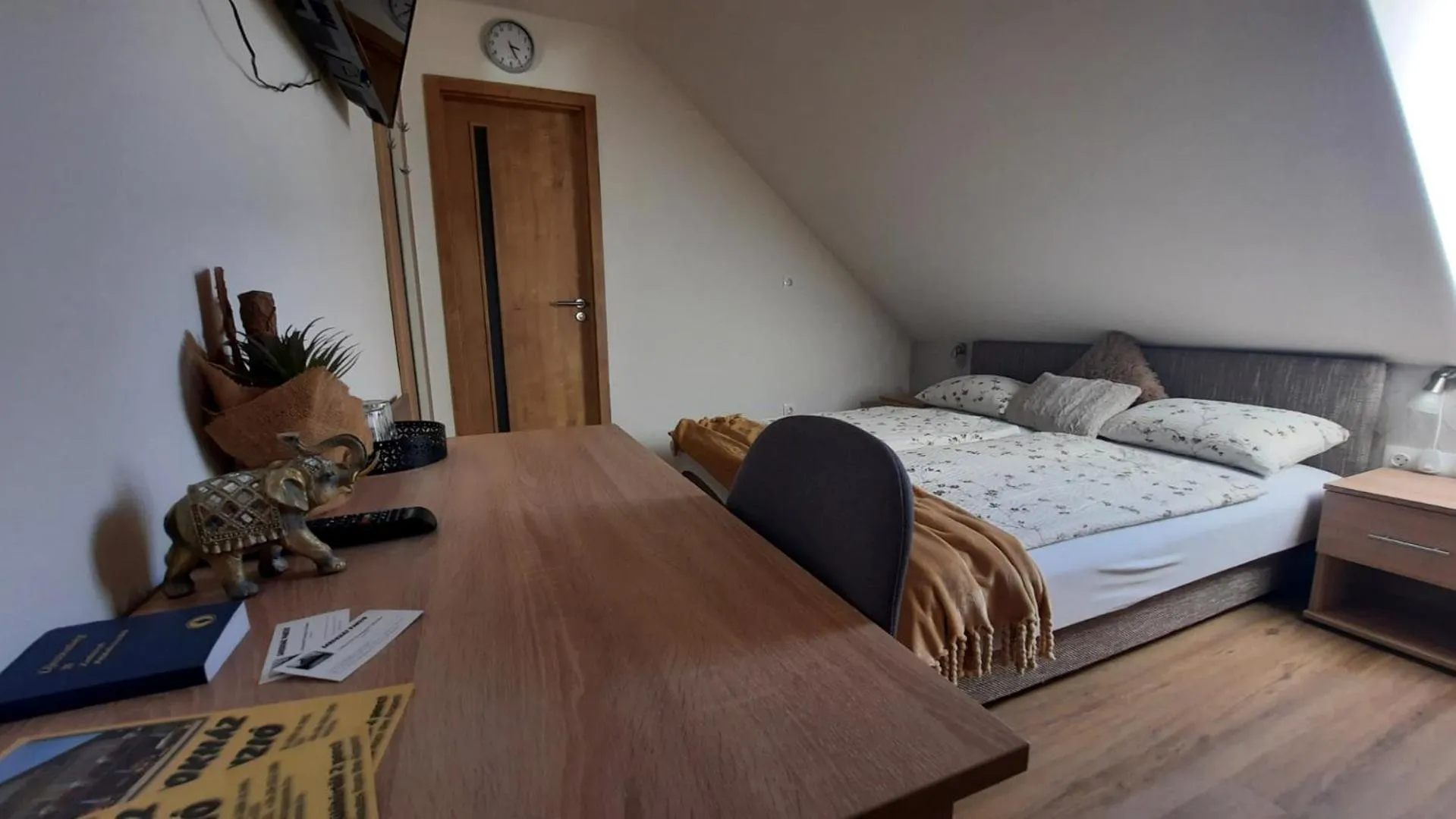 Bed in Airport Budapest Sarokhaz Panzio