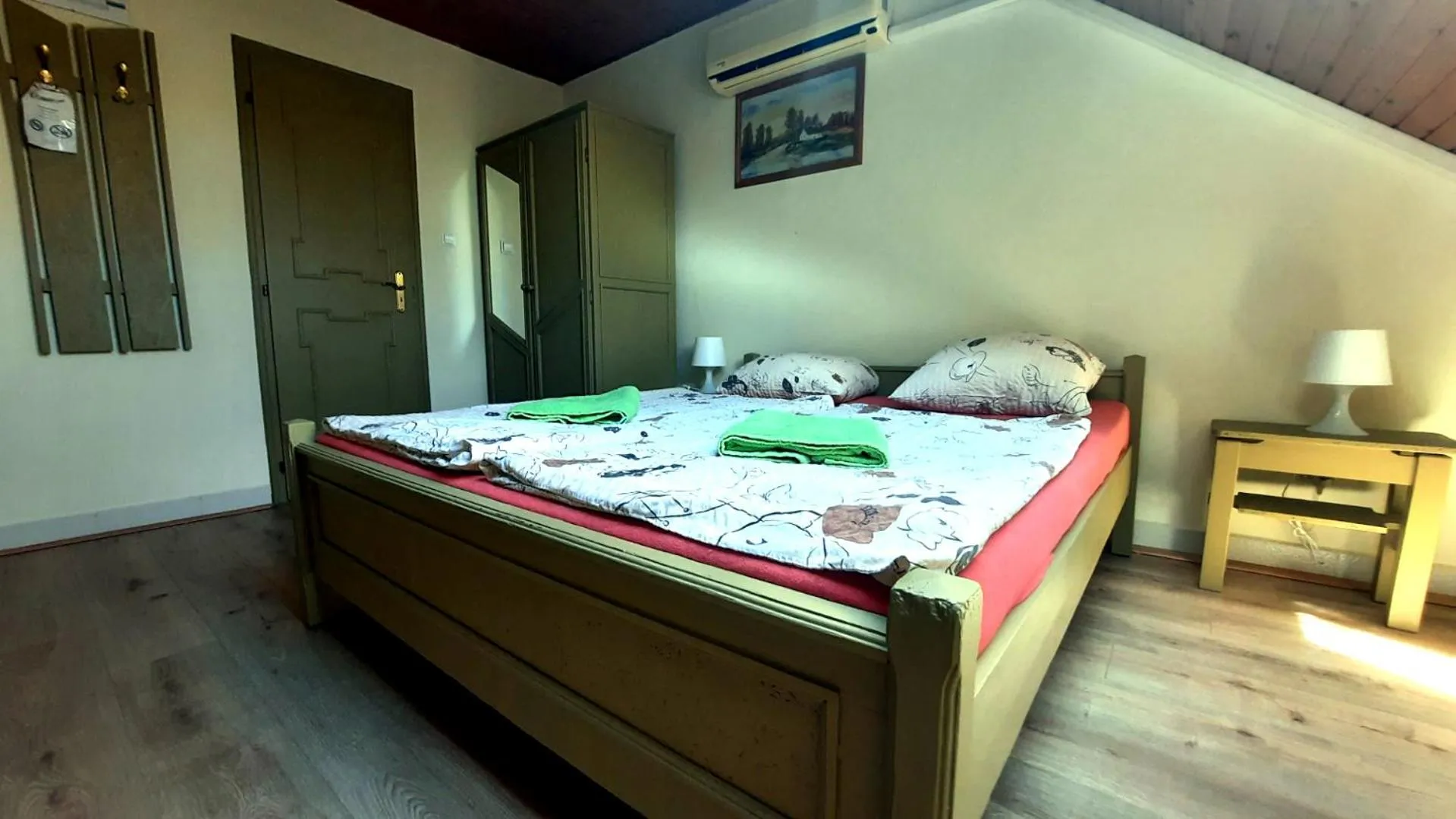 Bed in Airport Budapest Sarokhaz Panzio