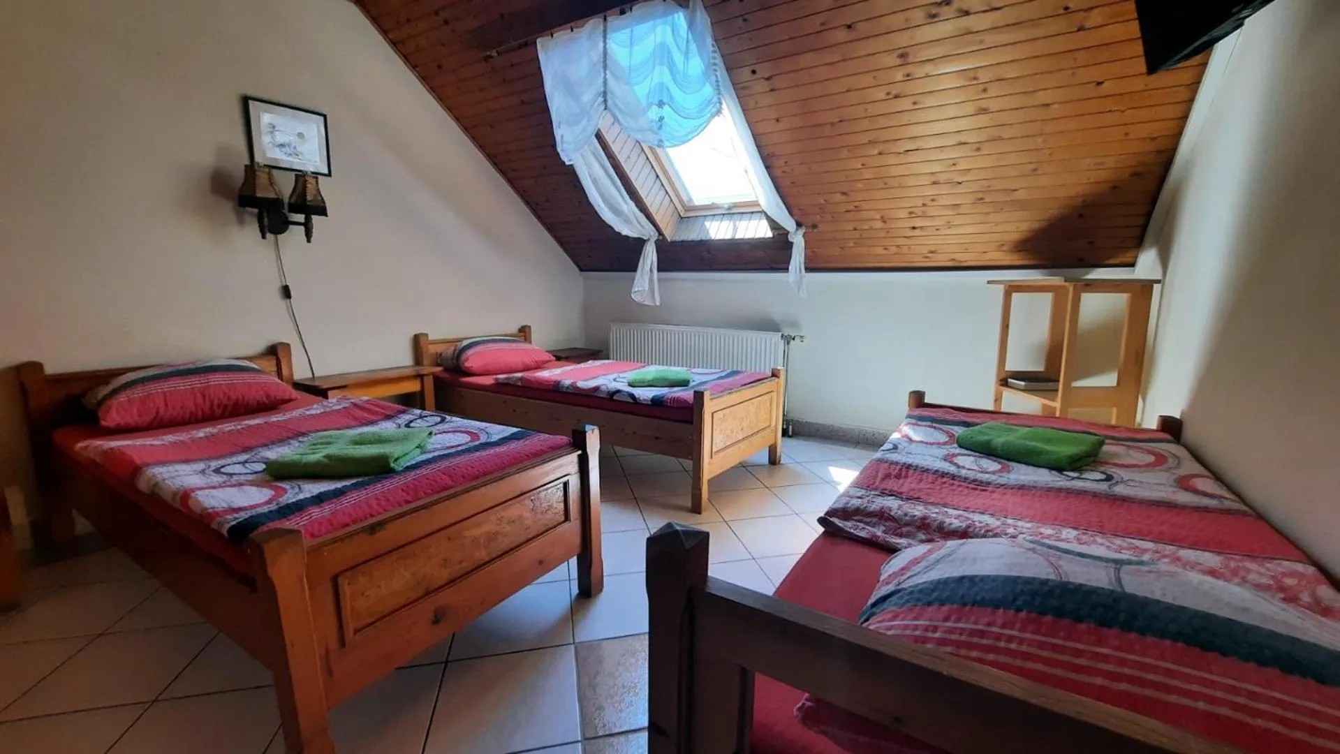 Bed in Airport Budapest Sarokhaz Panzio