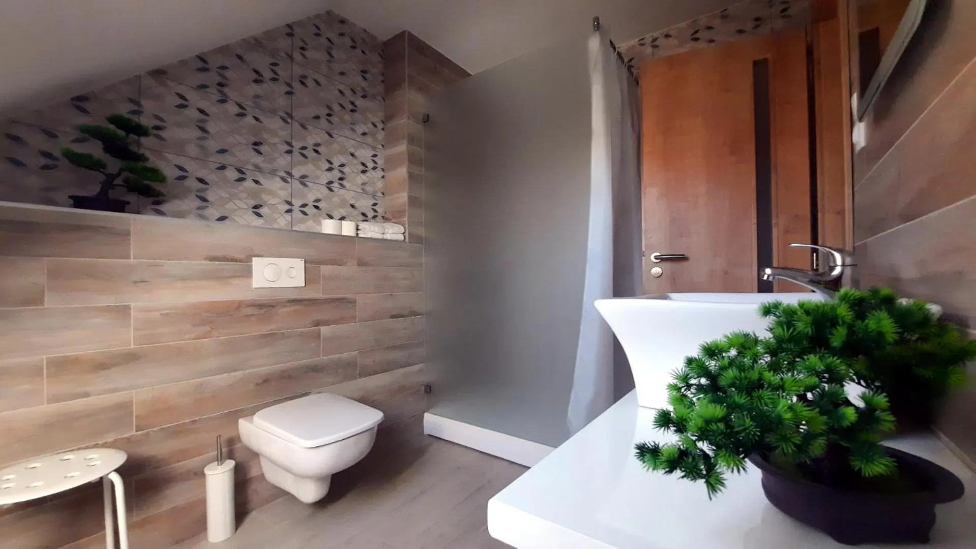 Shower in Airport Budapest Sarokhaz Panzio