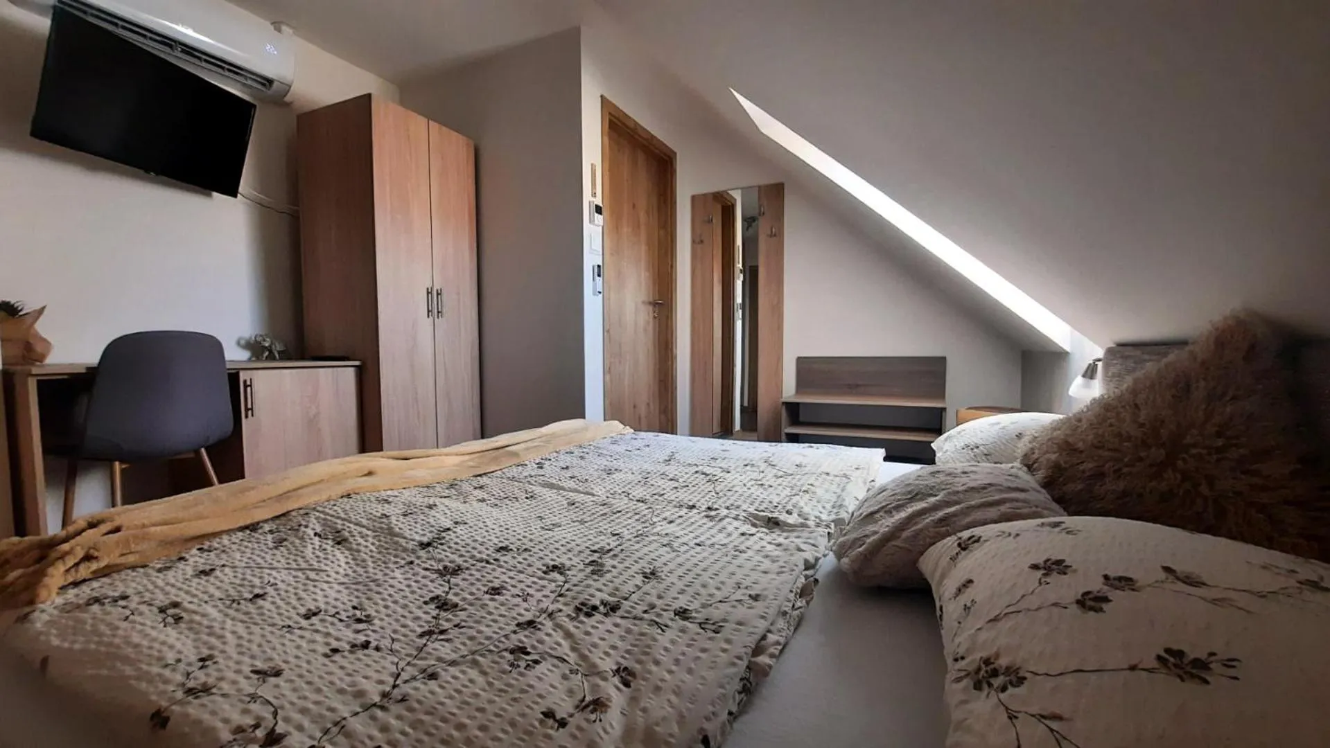 Bed in Airport Budapest Sarokhaz Panzio