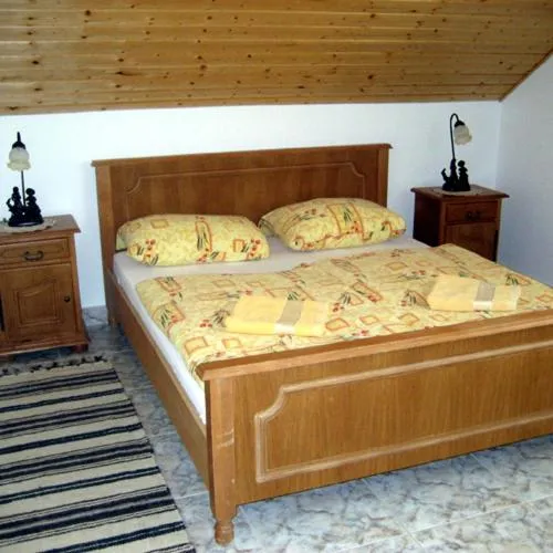 Bed in Sarokhaz Panzio