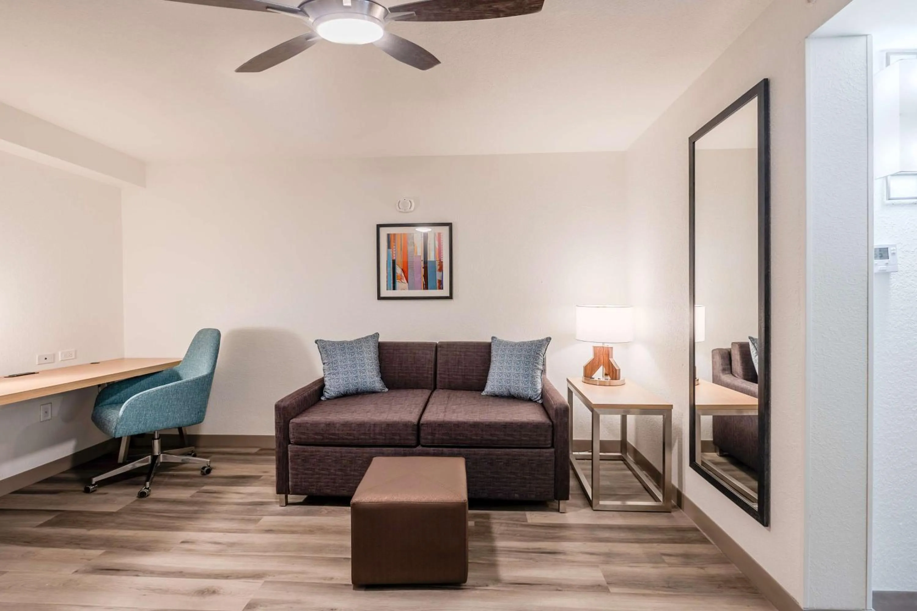 Living room in Hilton Garden Inn Ft. Lauderdale Airport-Cruise Port