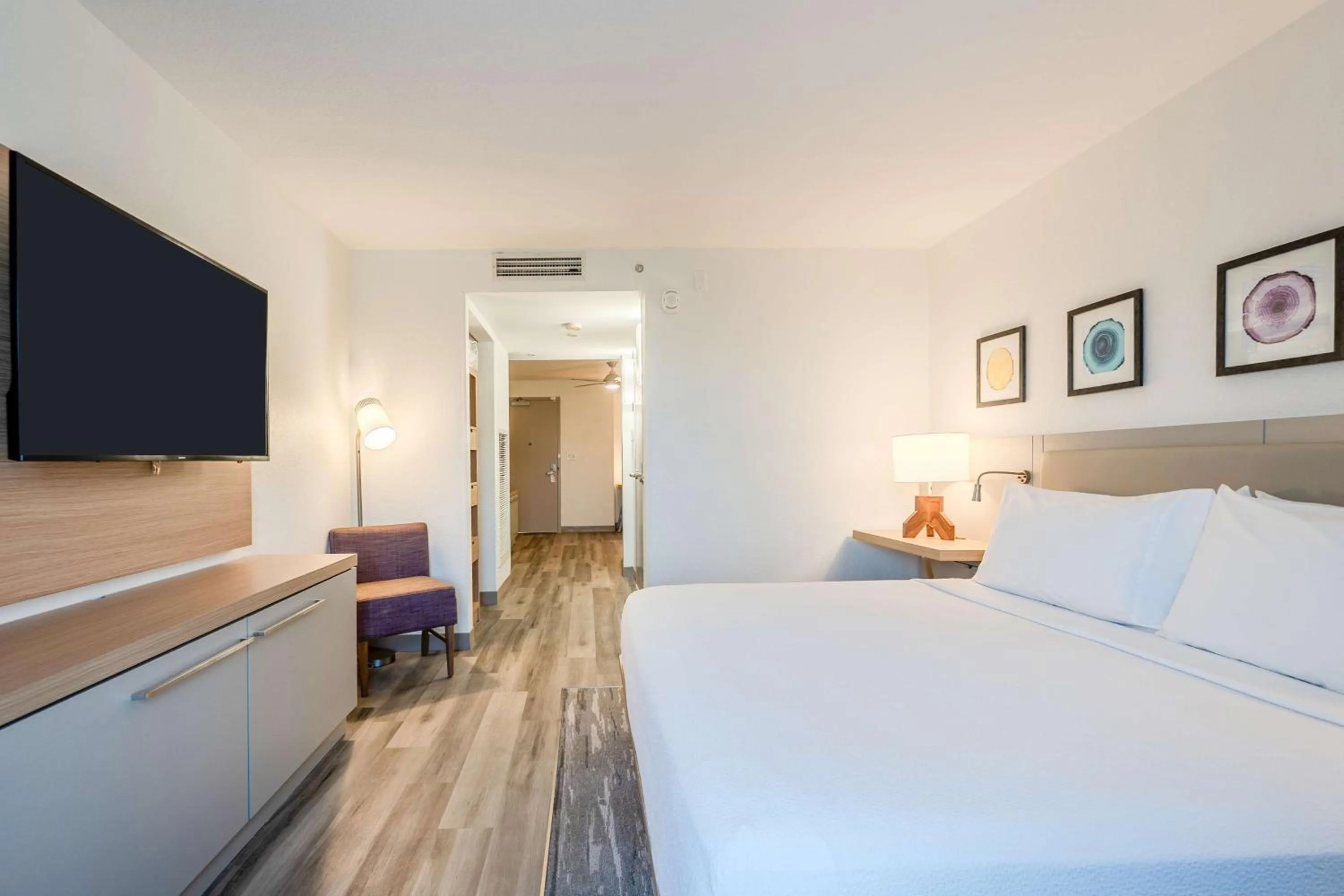 Bed in Hilton Garden Inn Ft. Lauderdale Airport-Cruise Port