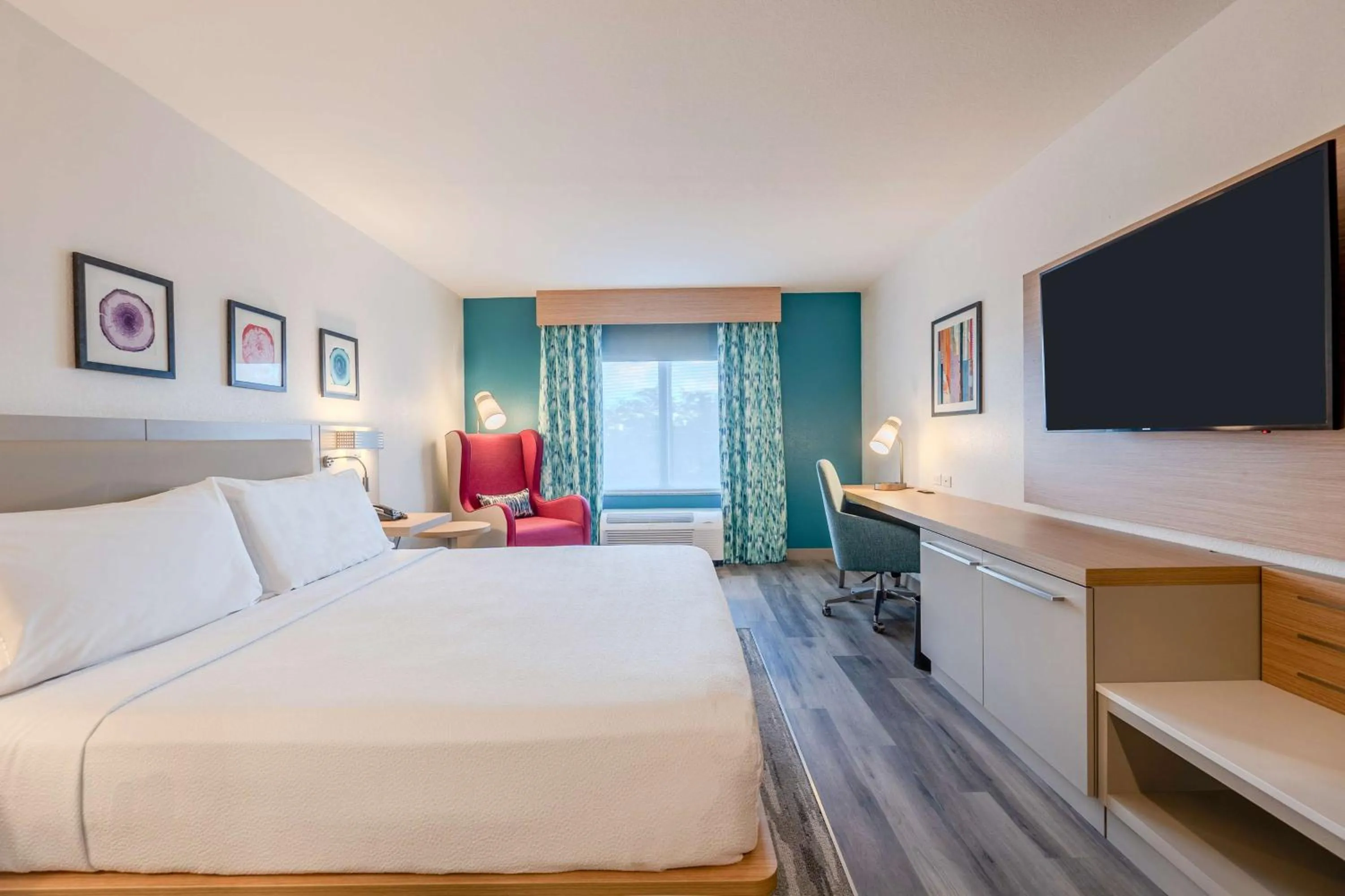 Bed in Hilton Garden Inn Ft. Lauderdale Airport-Cruise Port