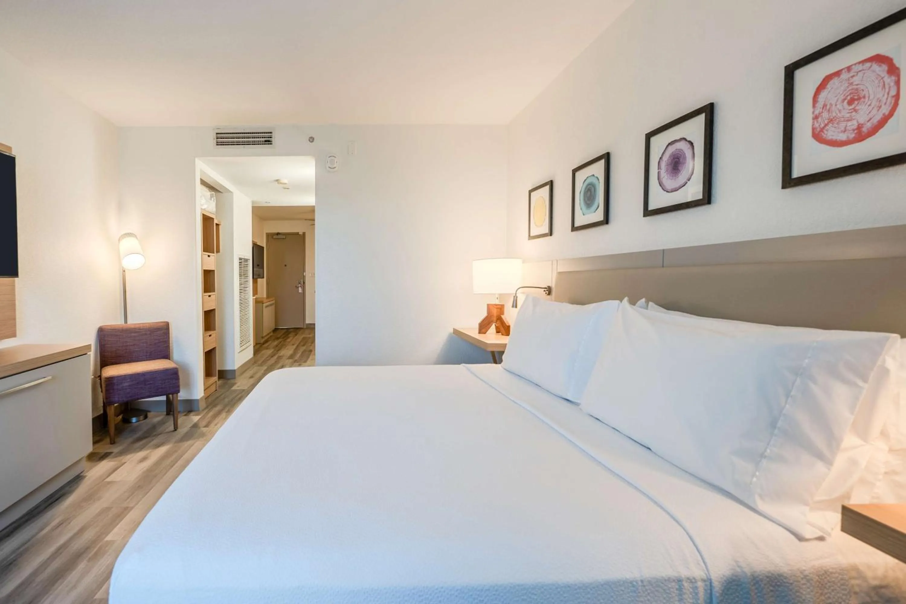 Bed in Hilton Garden Inn Ft. Lauderdale Airport-Cruise Port