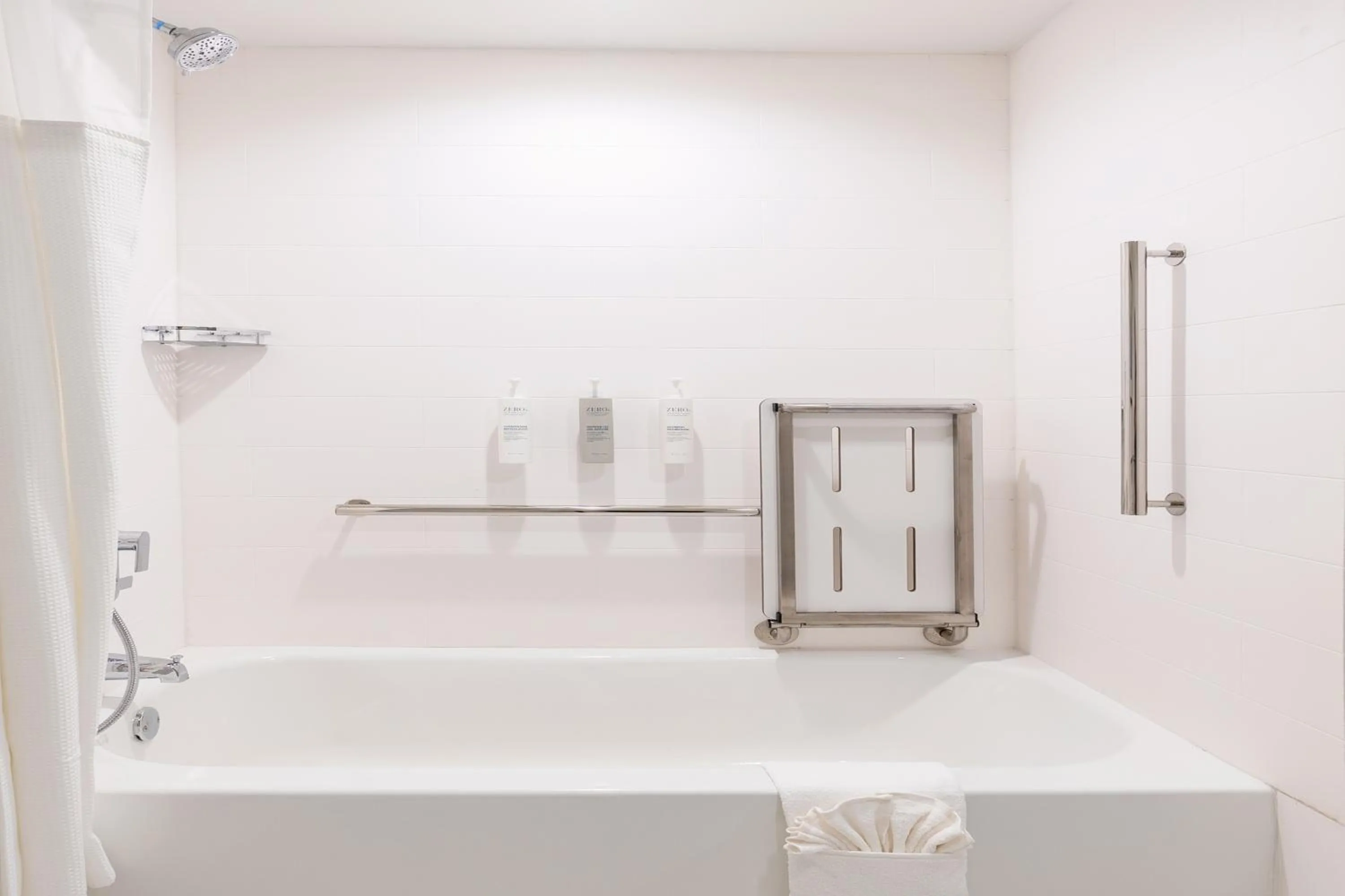 Bathroom in Hilton Garden Inn Ft. Lauderdale Airport-Cruise Port